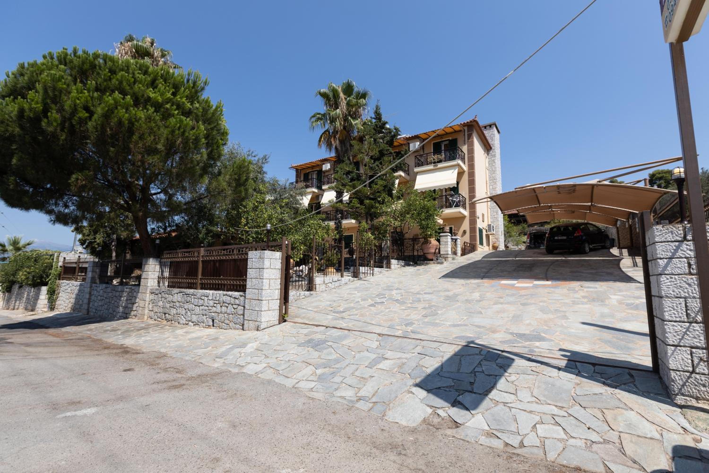 Amfitrion Apartments