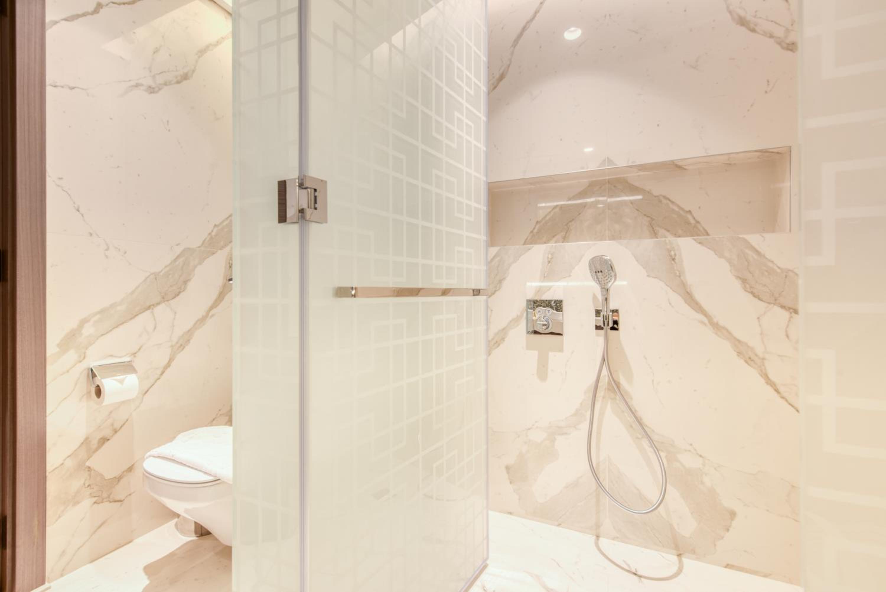 Palm Jumeirah Luxury Apartments by Propr
