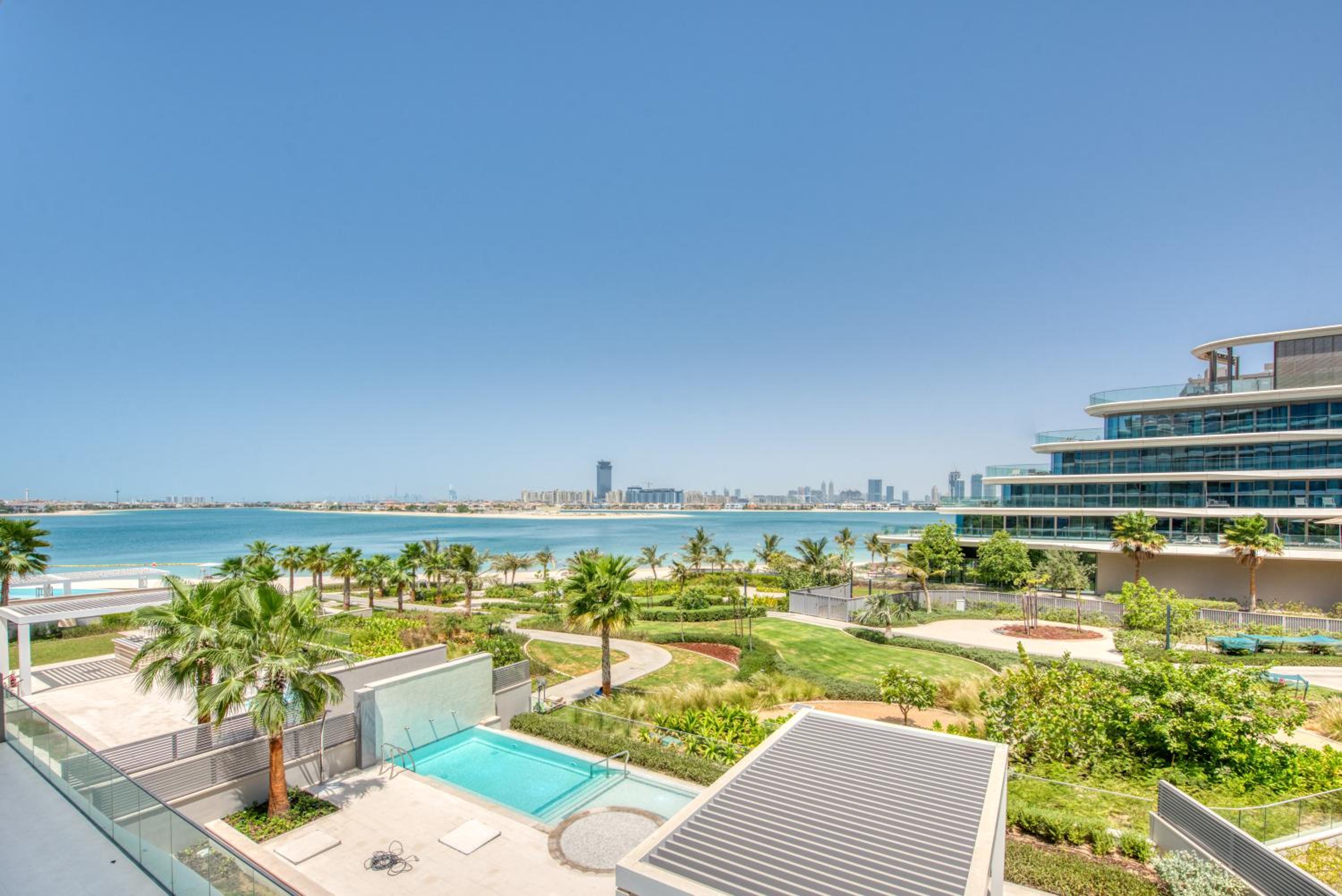 Palm Jumeirah Luxury Apartments by Propr