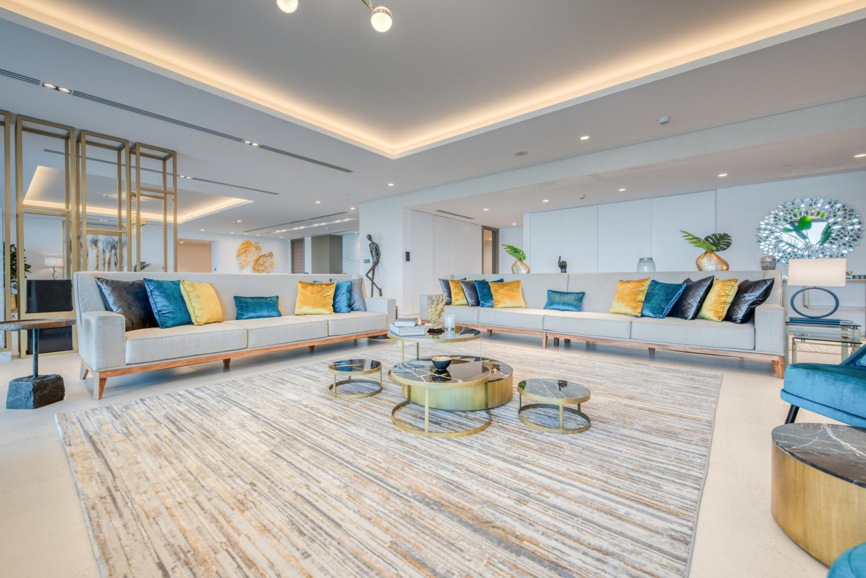 Palm Jumeirah Luxury Apartments by Propr