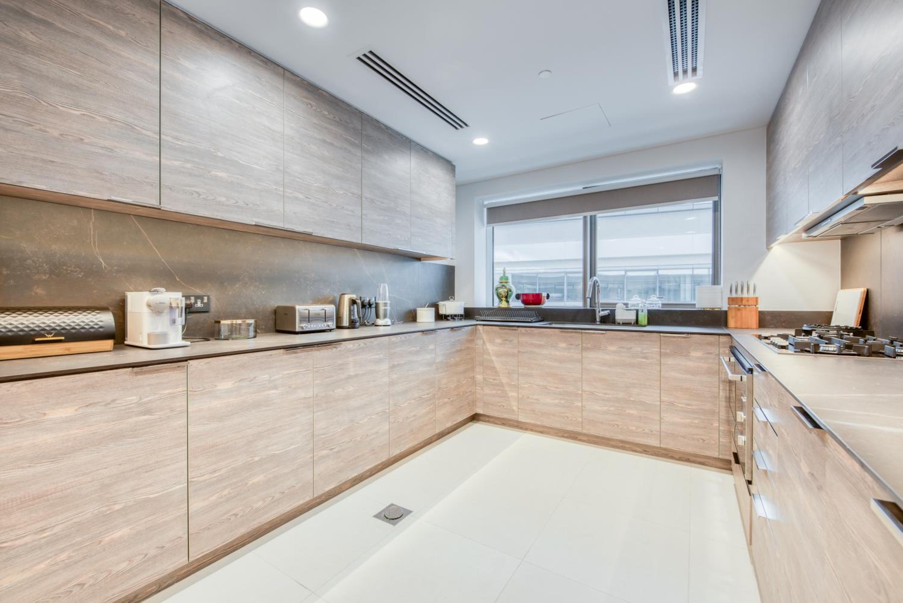 Palm Jumeirah Luxury Apartments by Propr