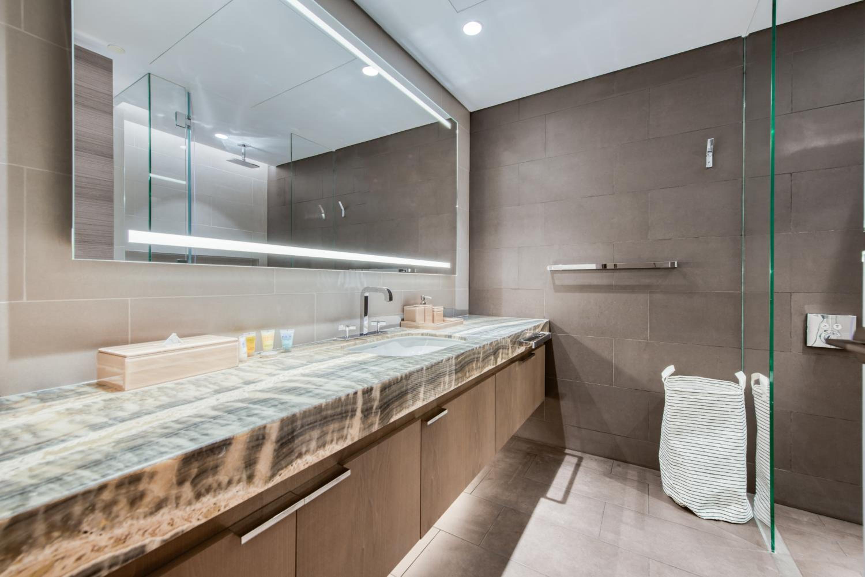 Palm Jumeirah Luxury Apartments by Propr