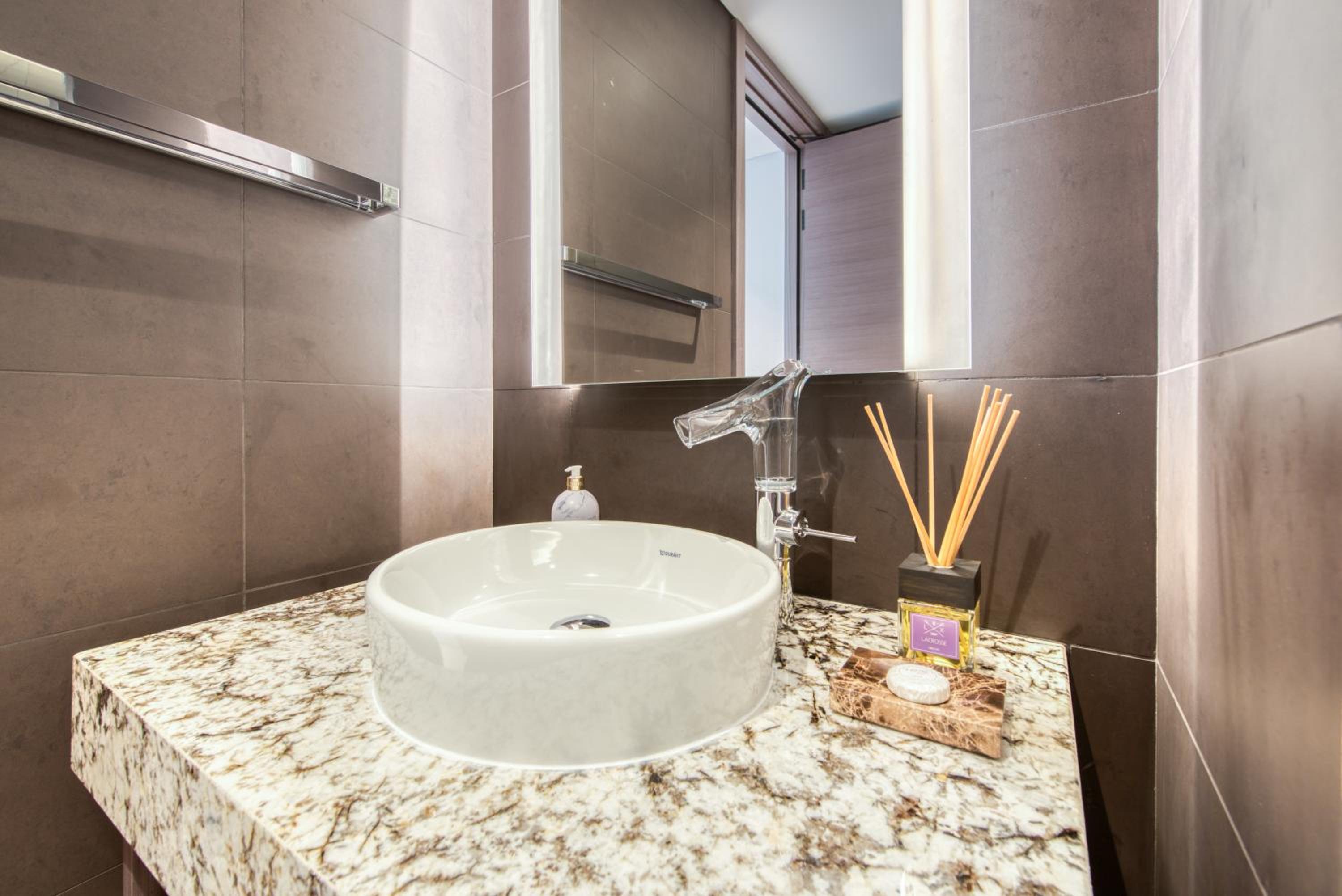 Palm Jumeirah Luxury Apartments by Propr