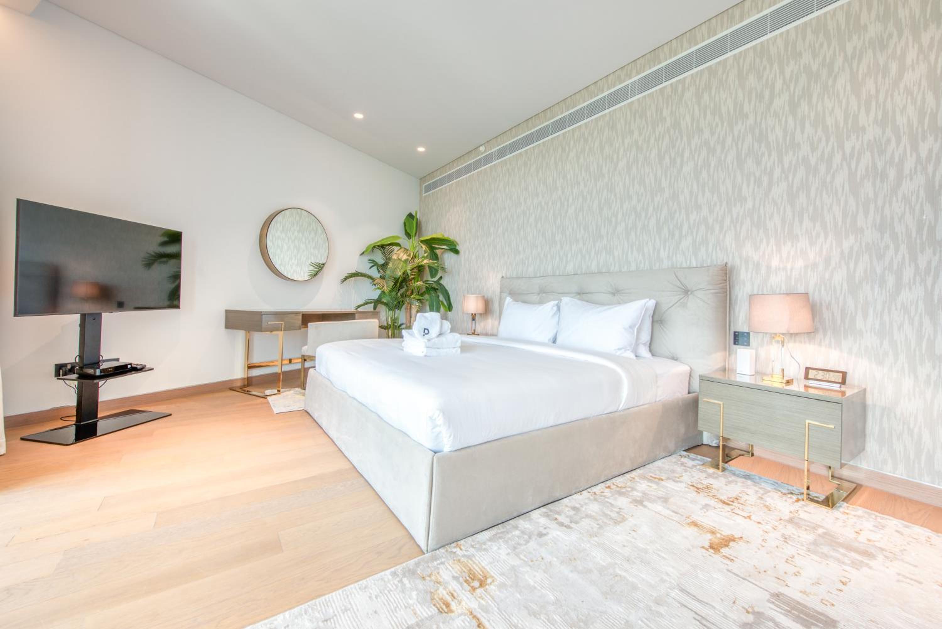 Palm Jumeirah Luxury Apartments by Propr