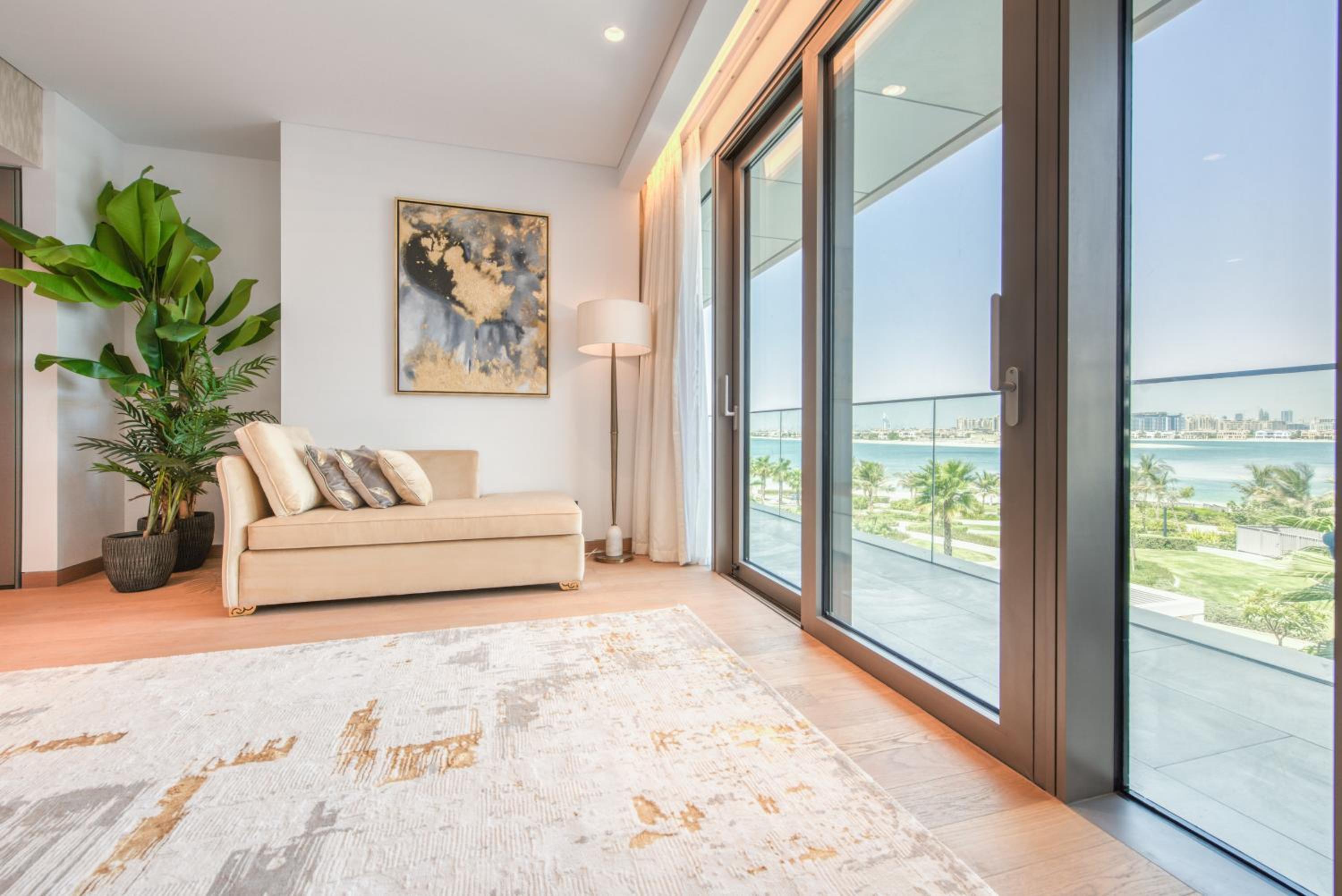 Palm Jumeirah Luxury Apartments by Propr