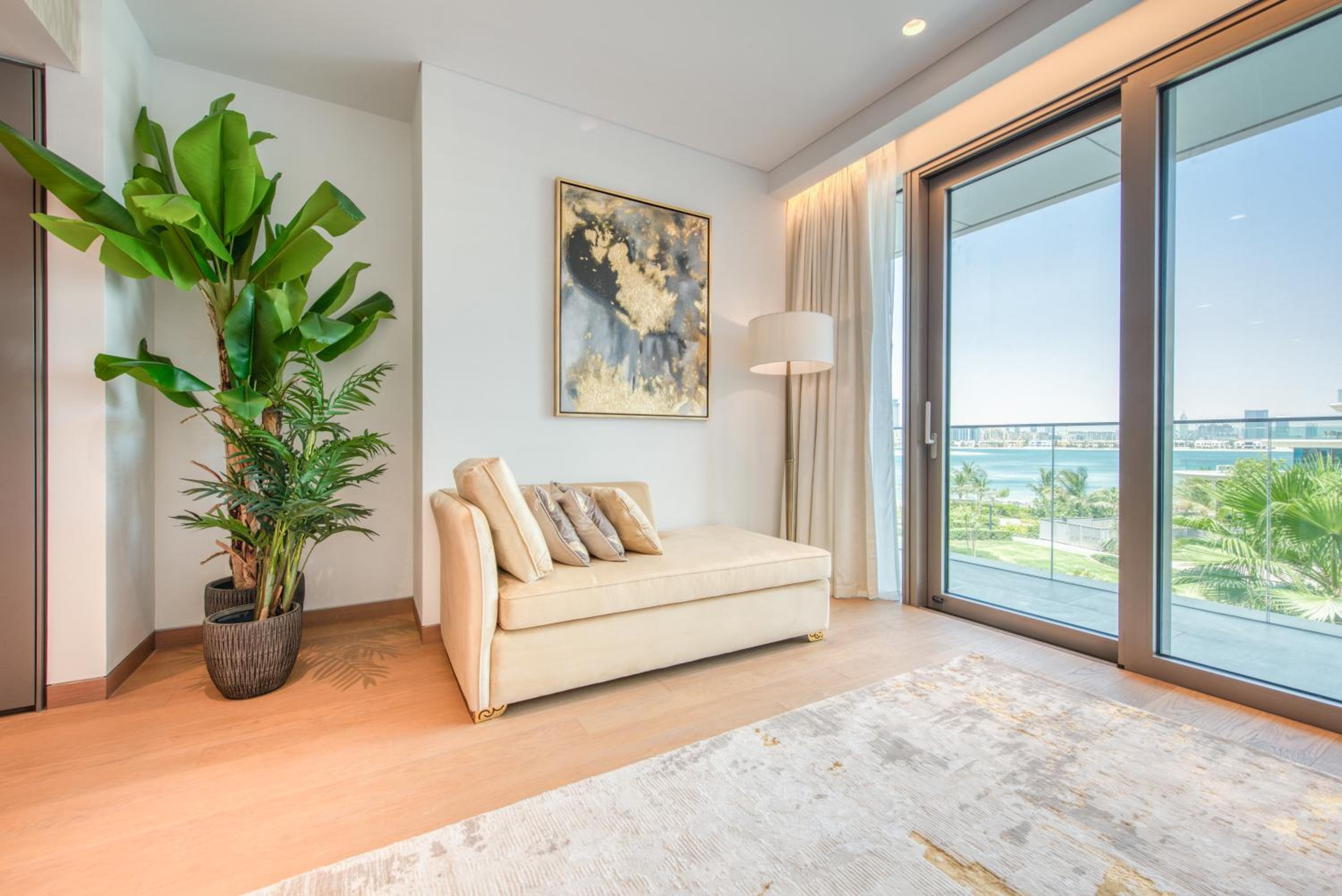 Palm Jumeirah Luxury Apartments by Propr