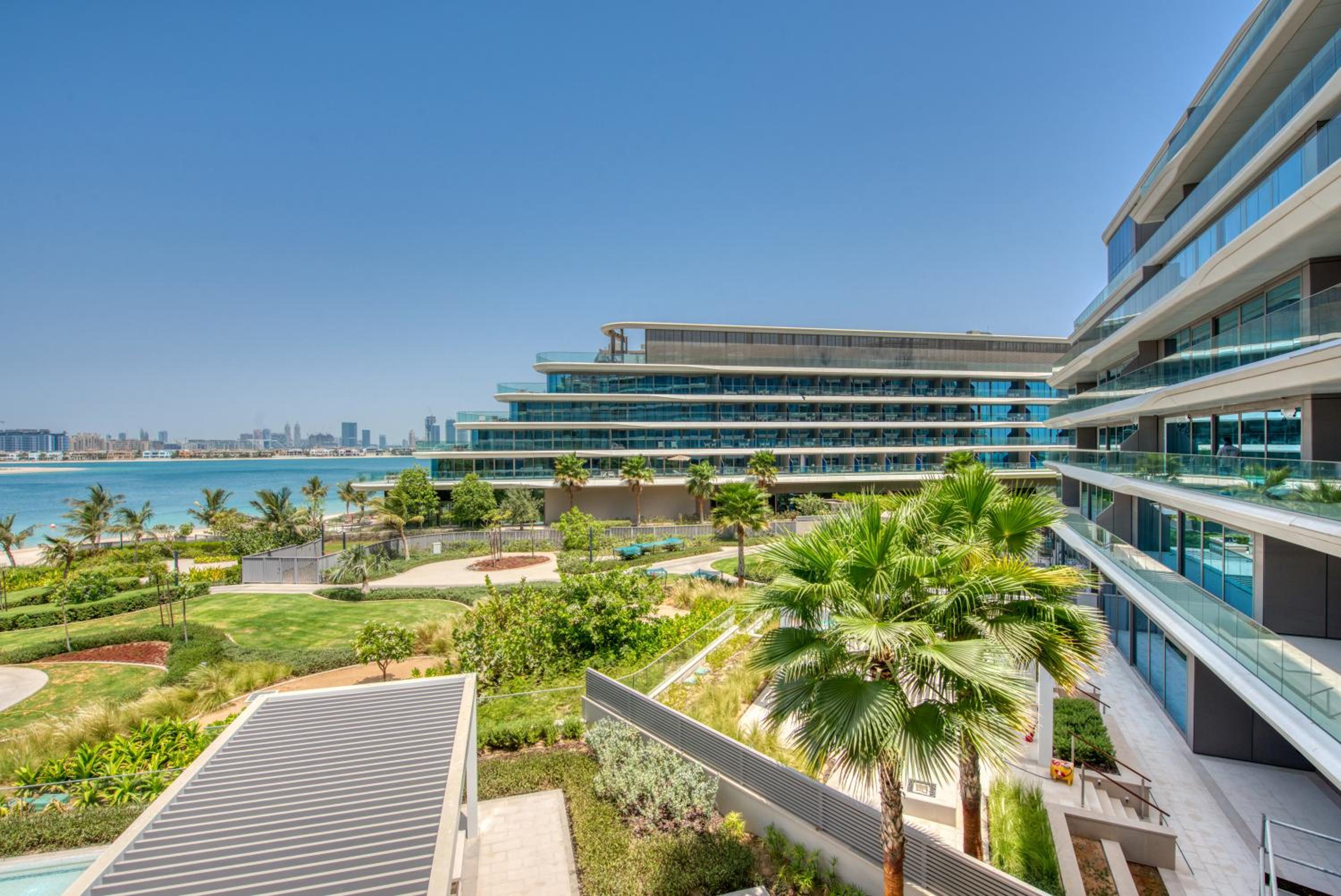 Palm Jumeirah Luxury Apartments by Propr