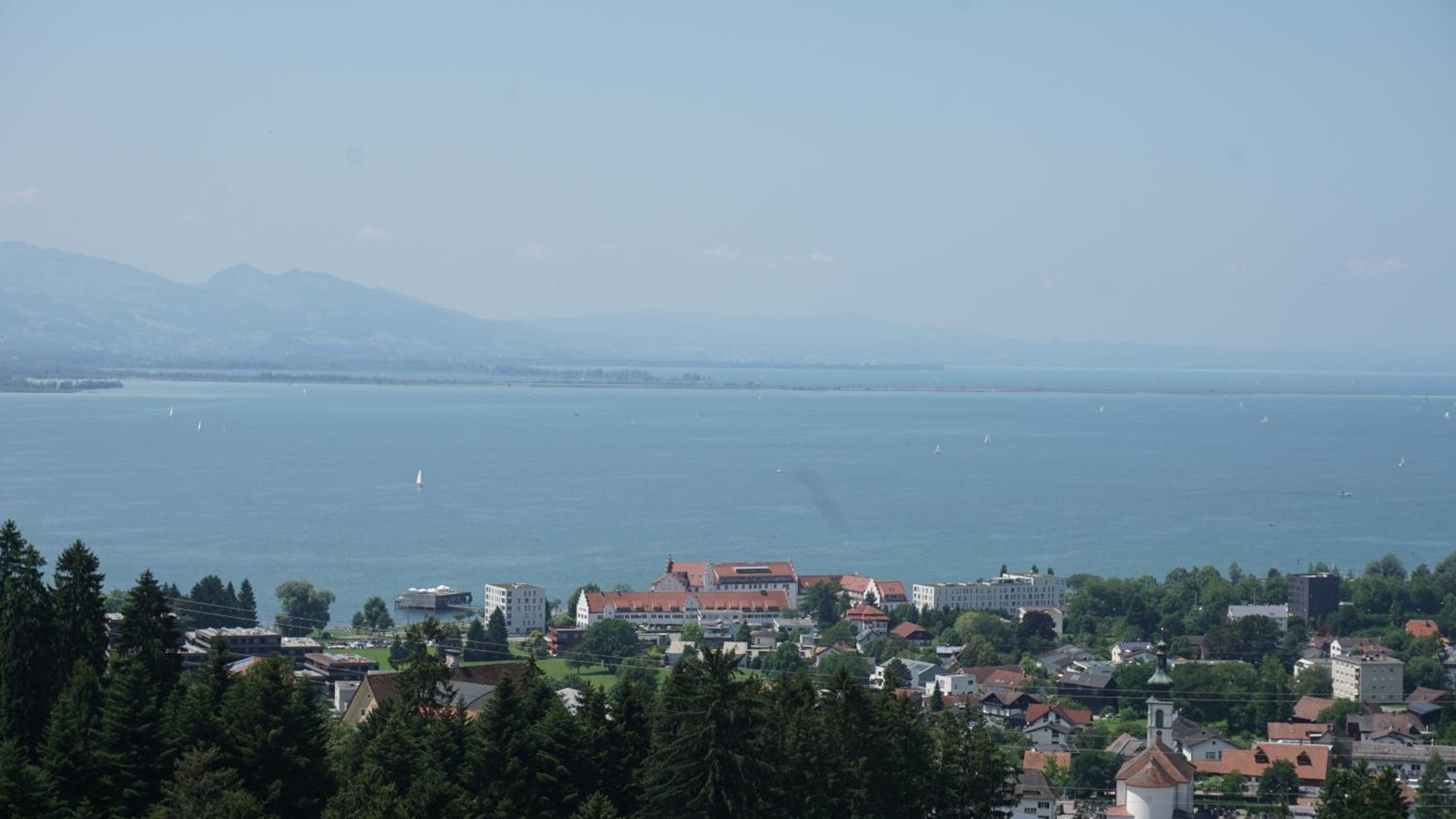 Bauernhaus am Pfänderhang mit Seeblick