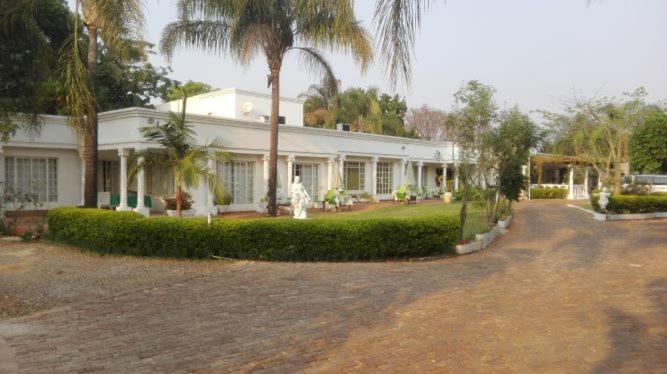 Heatherdale Guesthouse & Shuttle Services