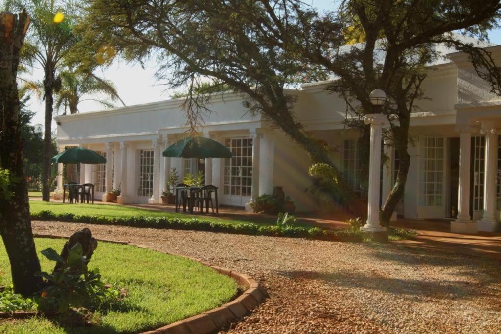 Heatherdale Guesthouse & Shuttle Services