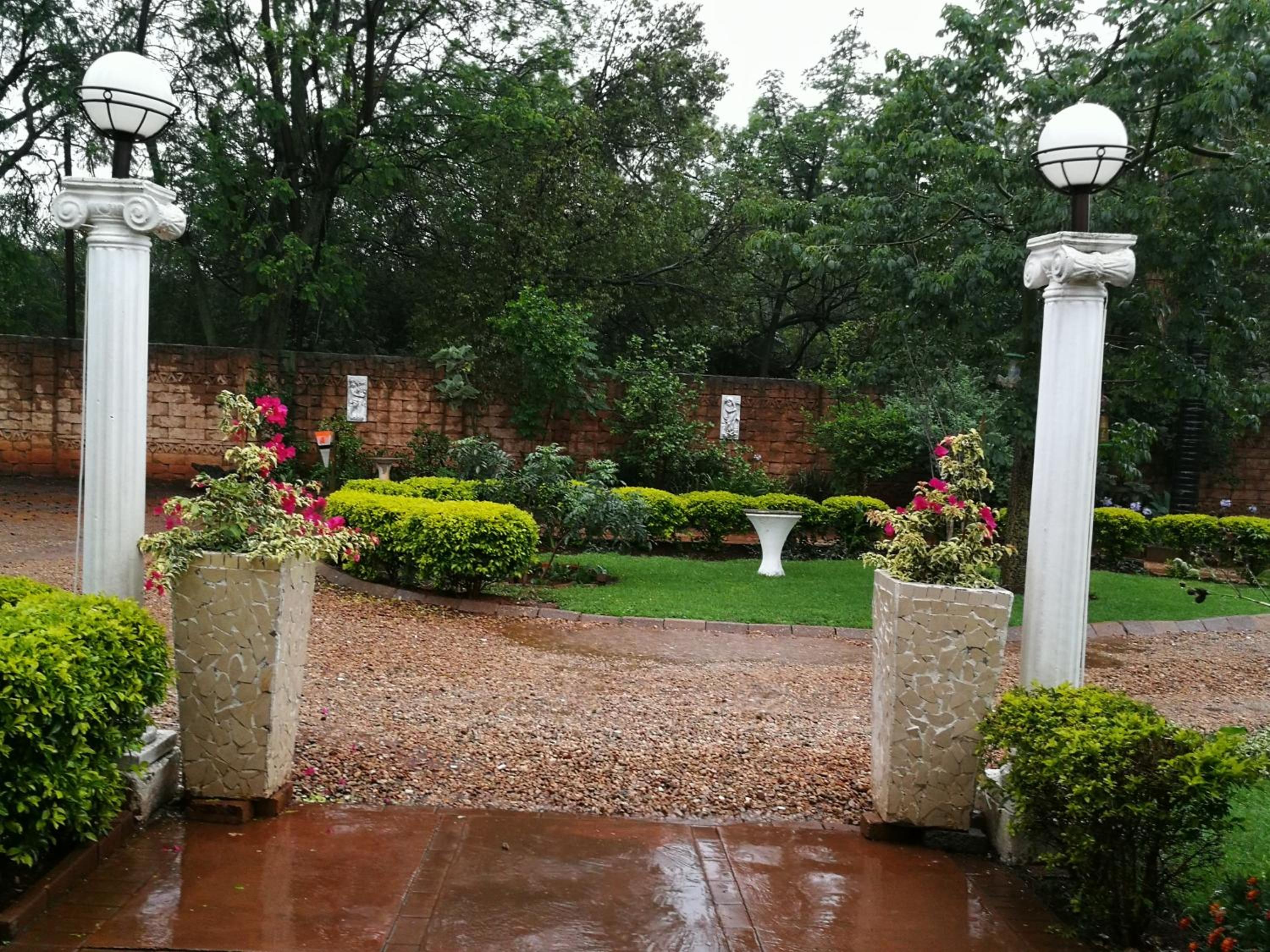 Heatherdale Guesthouse & Shuttle Services