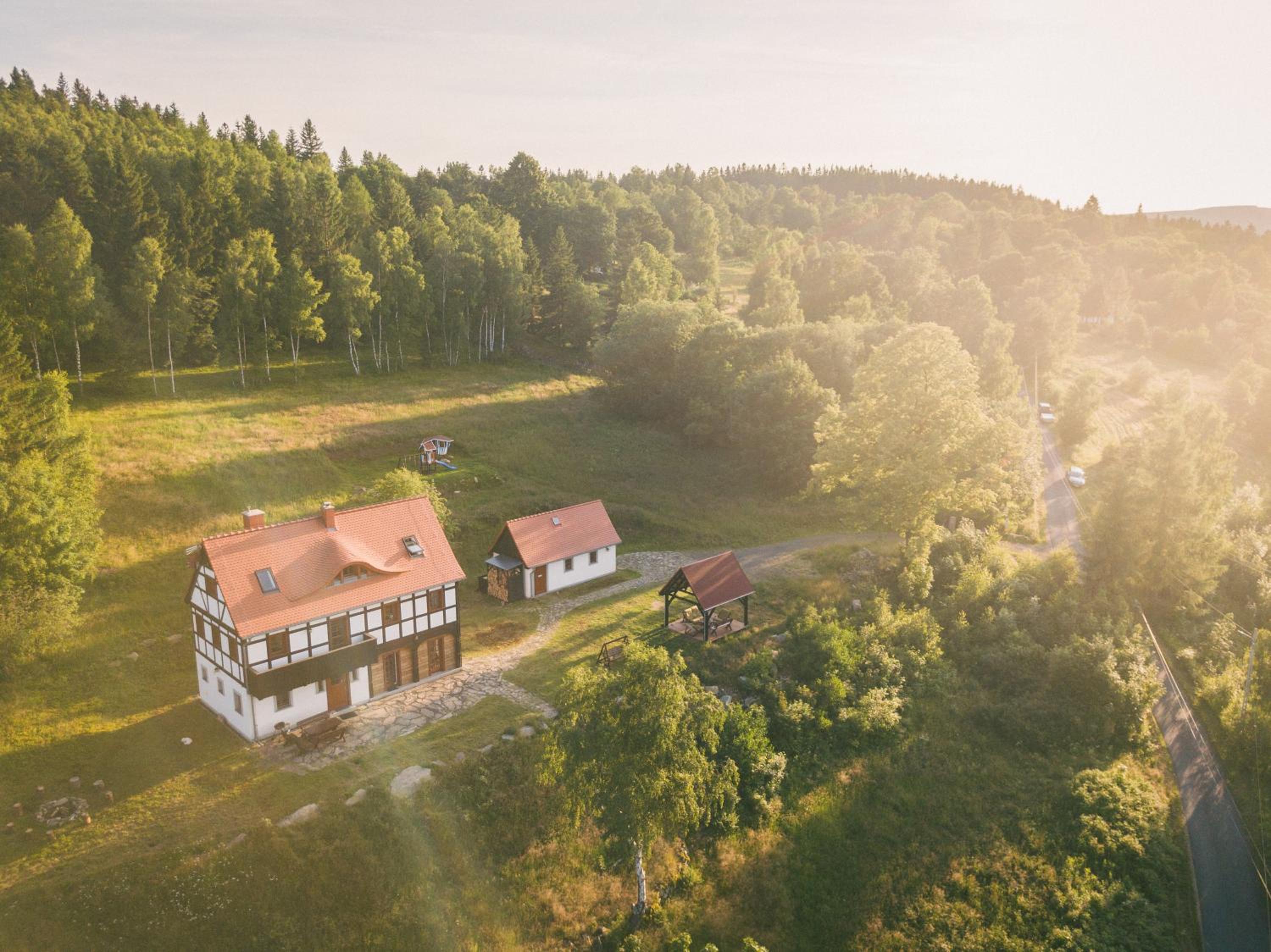 Izerski Horyzont - dom z balią w leśnej perspektywie view 3