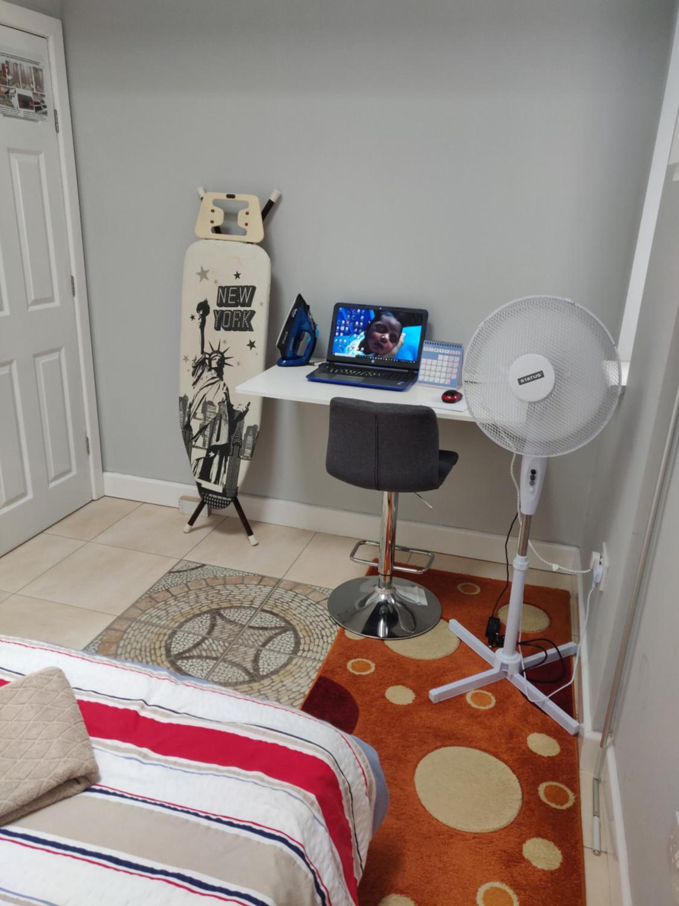 Luxury apartment in Birmingham with free parking. view 5
