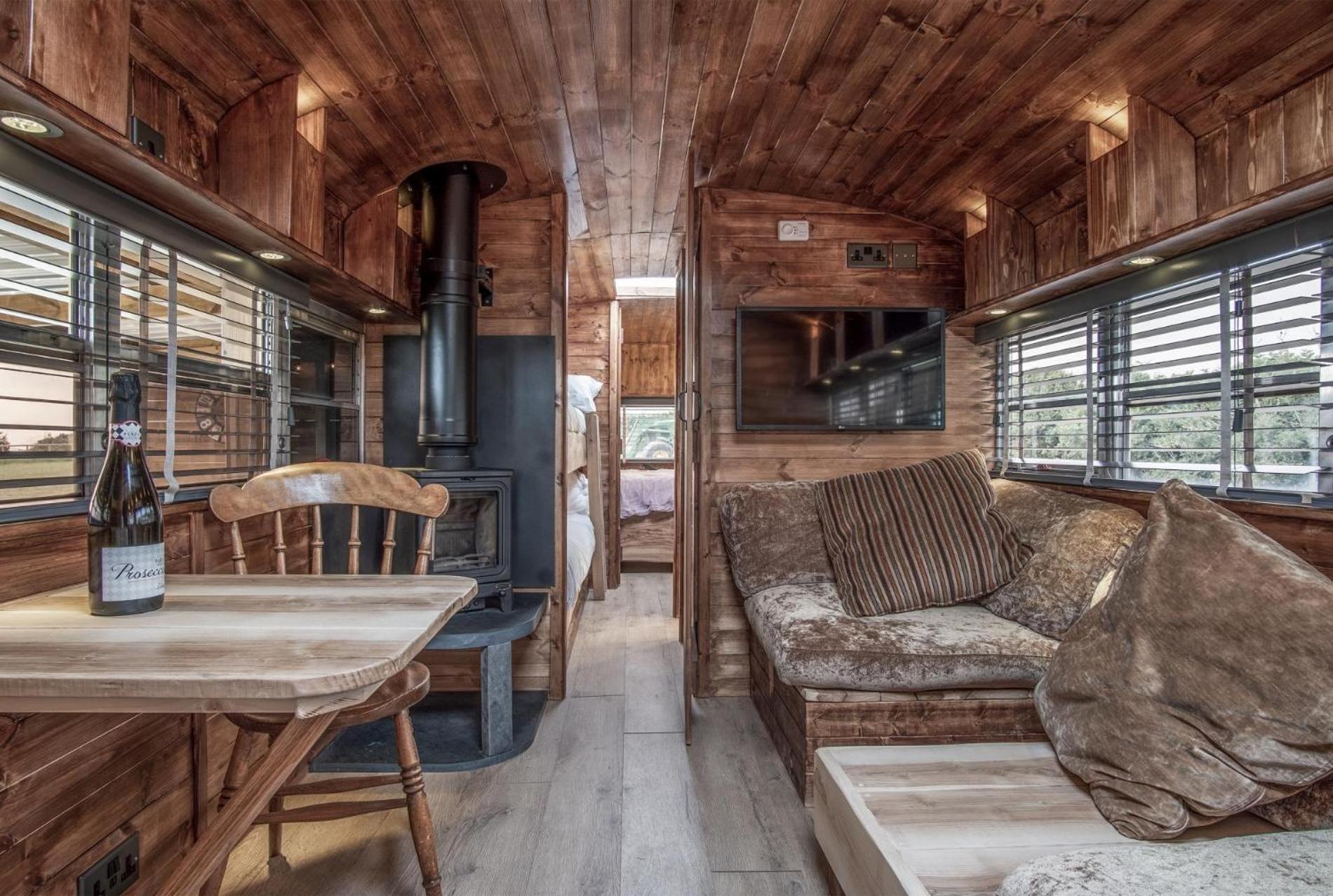 American School Bus - 1 Bedroom - Blossom Farm - Tiers Cross view 2