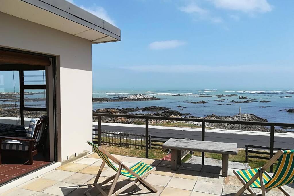 Franskraal-Bit of Salt-Rustic Family Beach House-From R1650 per night, sleeps 6,min 2 nights, please note no TV is available, only a Monitor and a HDMI Cab view 2