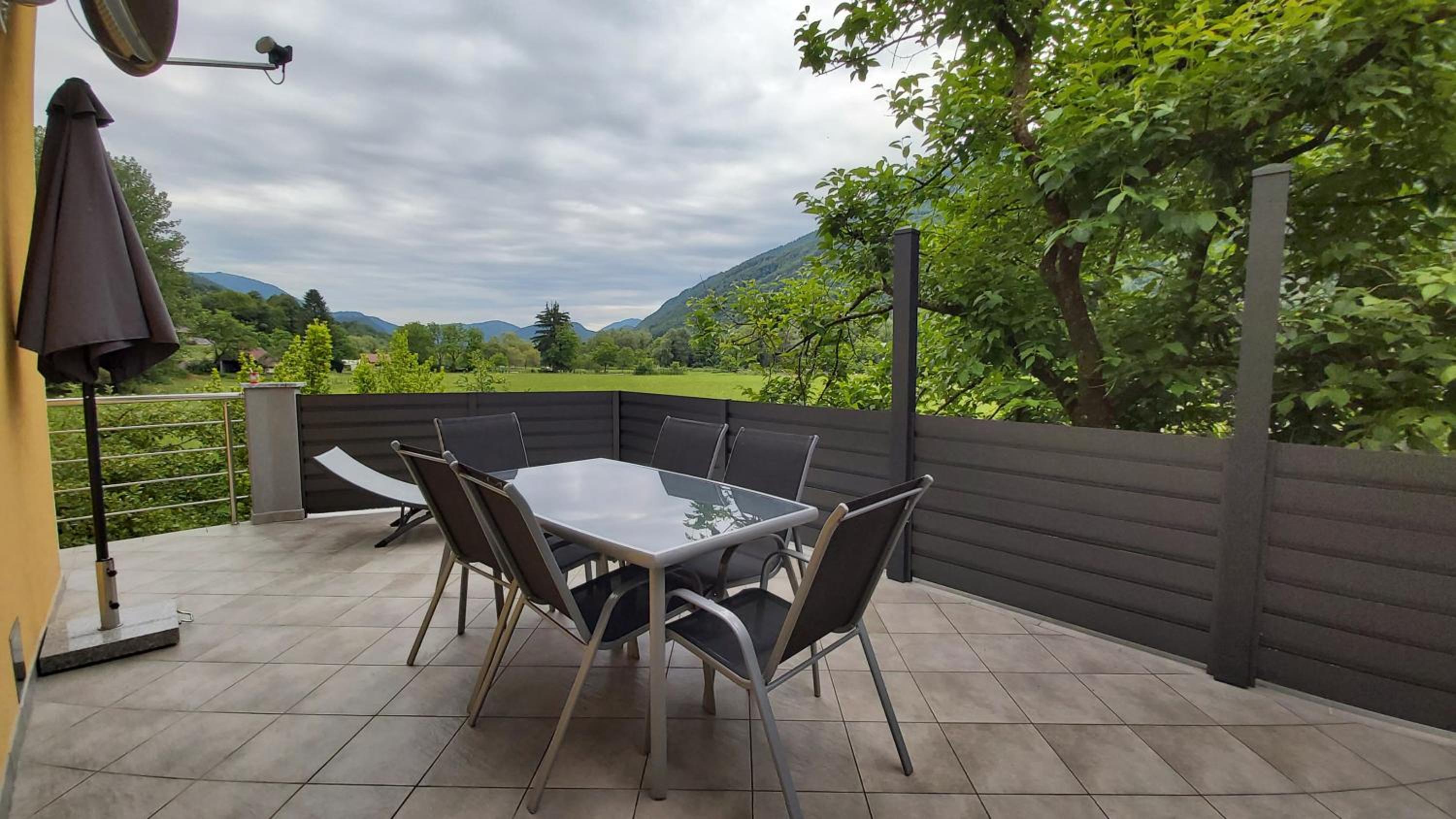 Emerald Soca Apartment view 4
