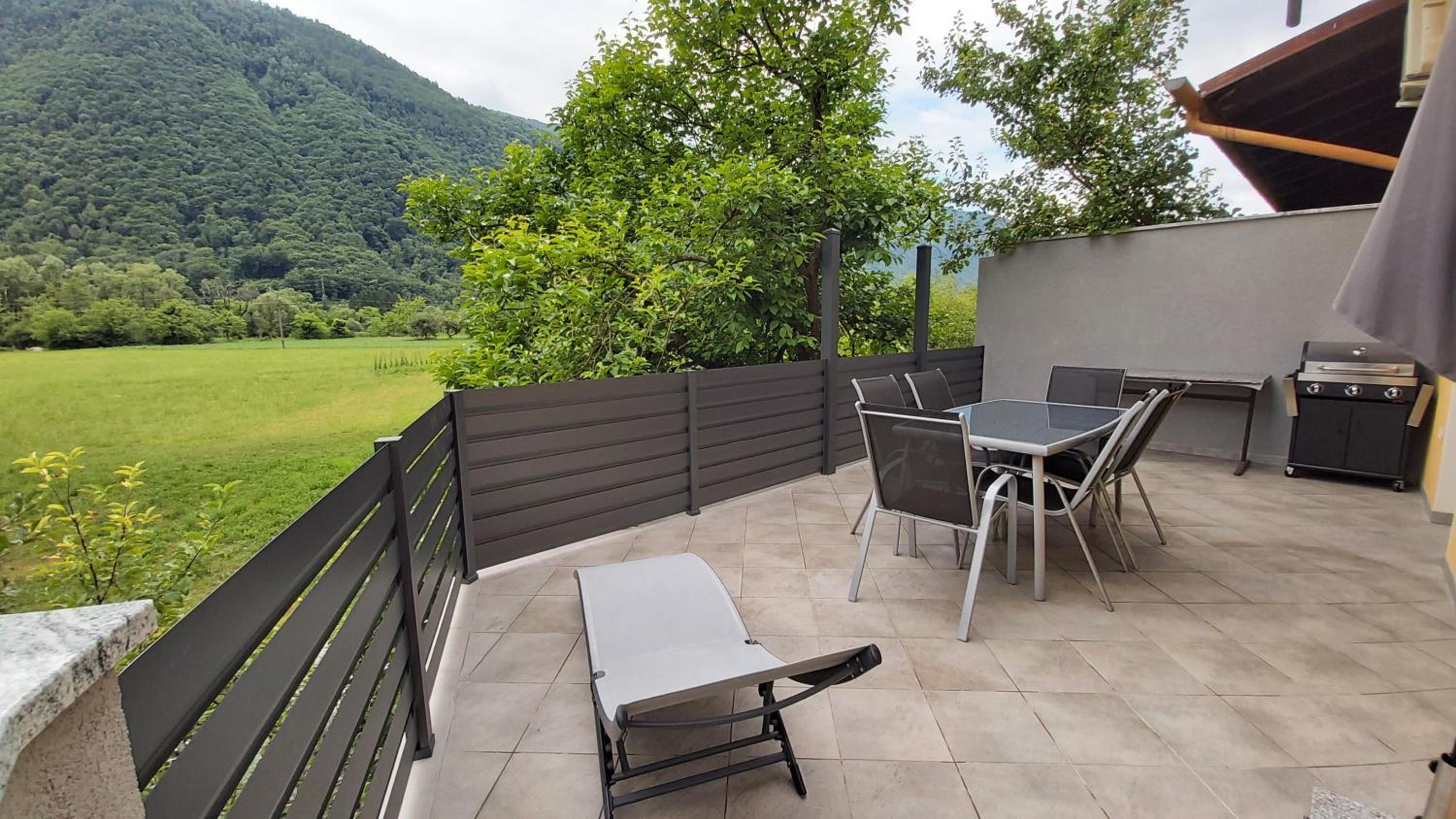 Emerald Soca Apartment view 5