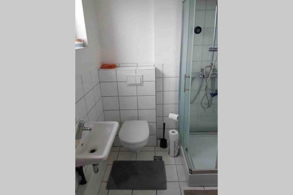Private studio apartment near the airport