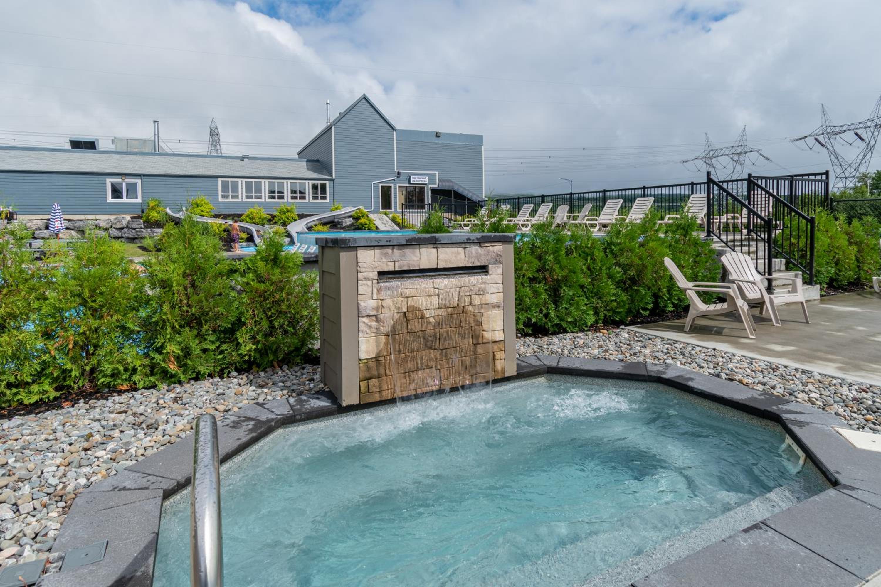 Condos Vacances MSA - incluant piscine et spas extérieurs chauffés à L'ANNÉE!!
