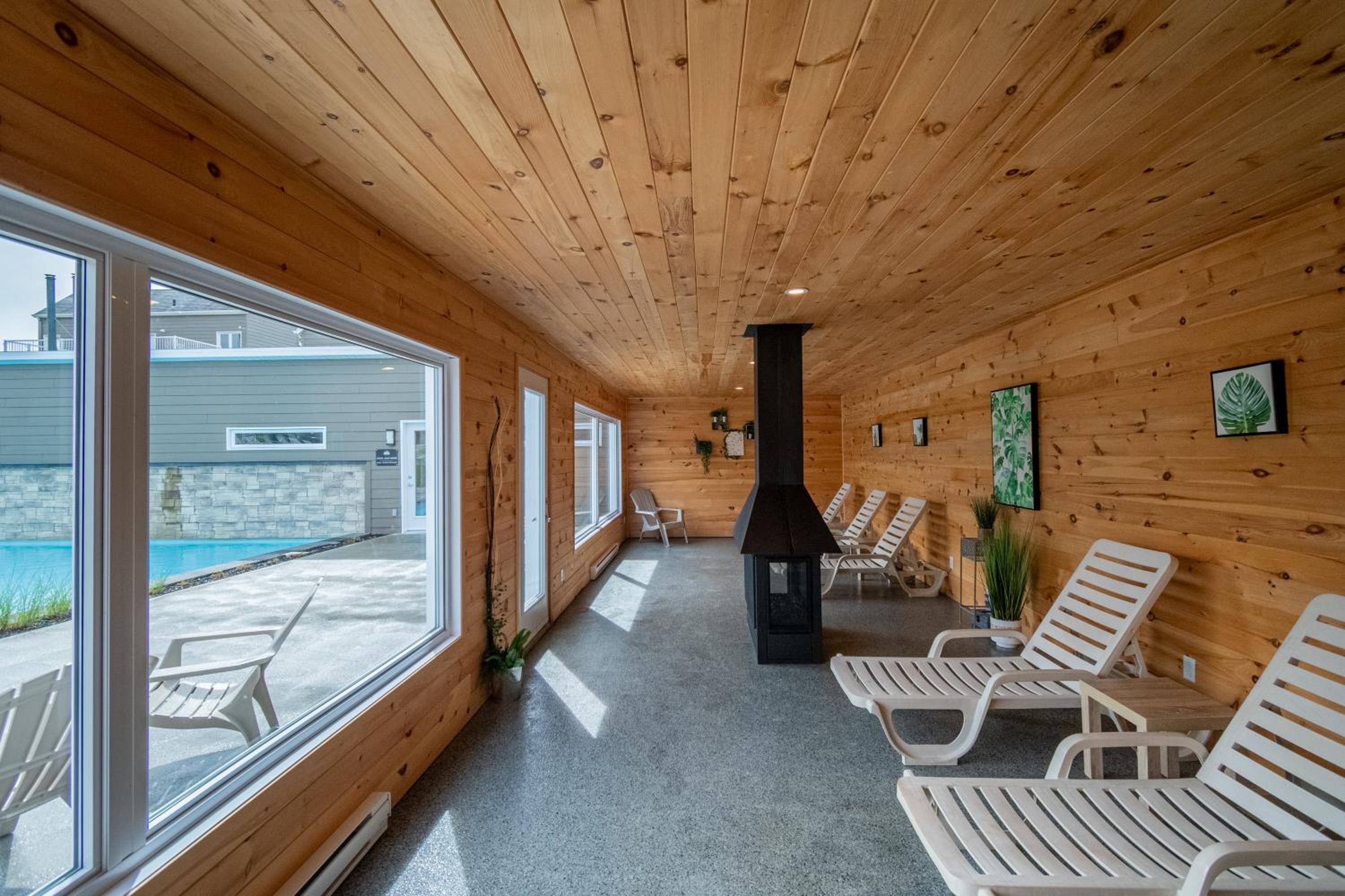 Condos Vacances MSA - incluant piscine et spas extérieurs chauffés à L'ANNÉE!!