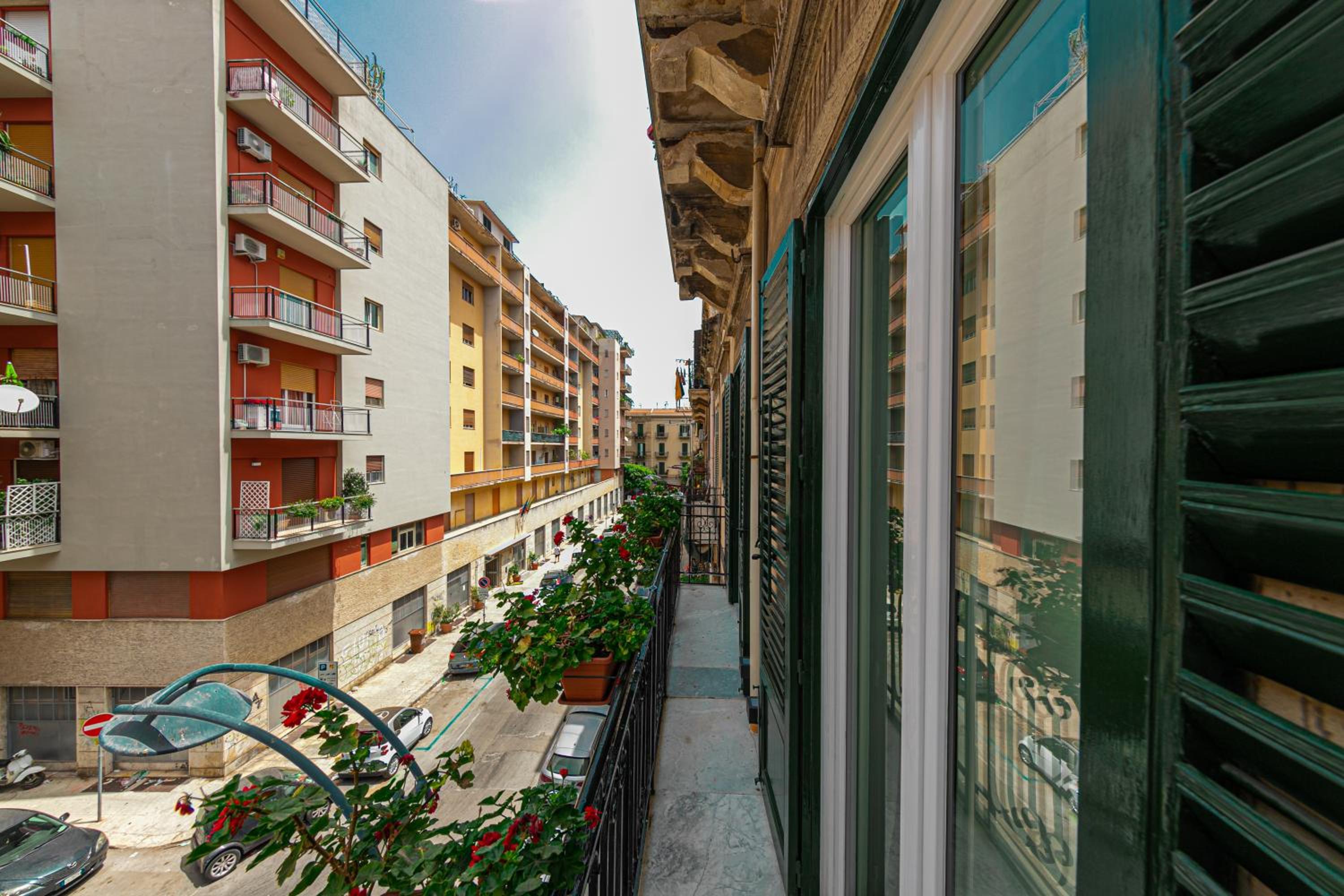 La Home42 Suite view 3
