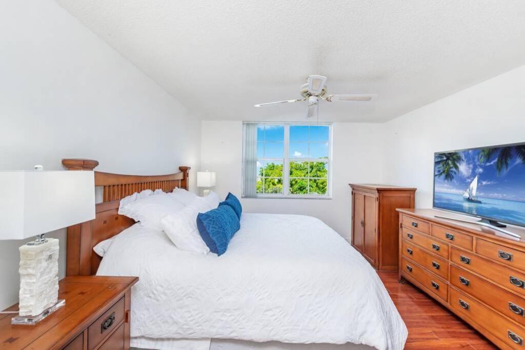 Entire condo at Aventura