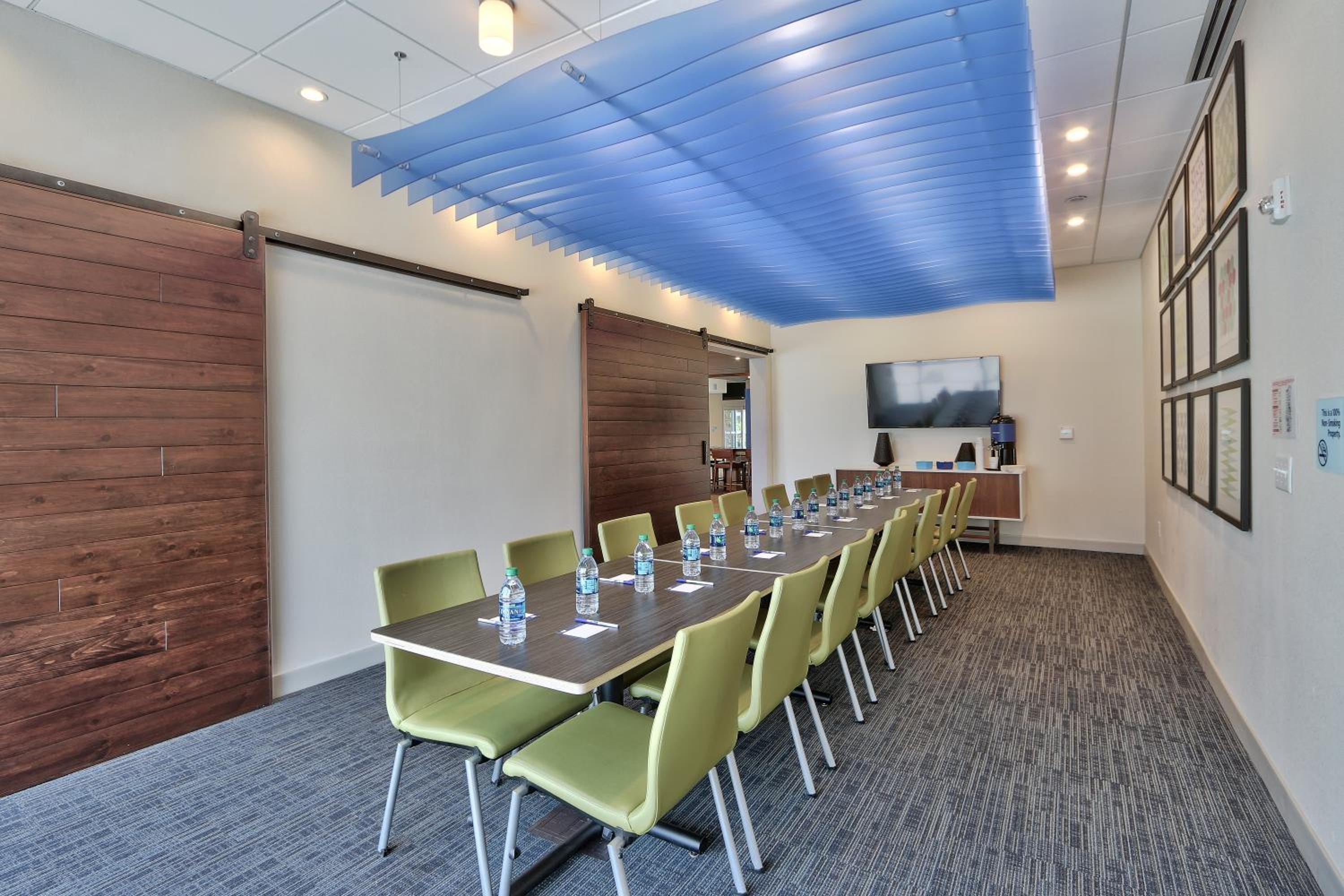 Roswell Vacations - Holiday Inn Express  Suites - Roswell, an IHG Hotel - Property Image 5