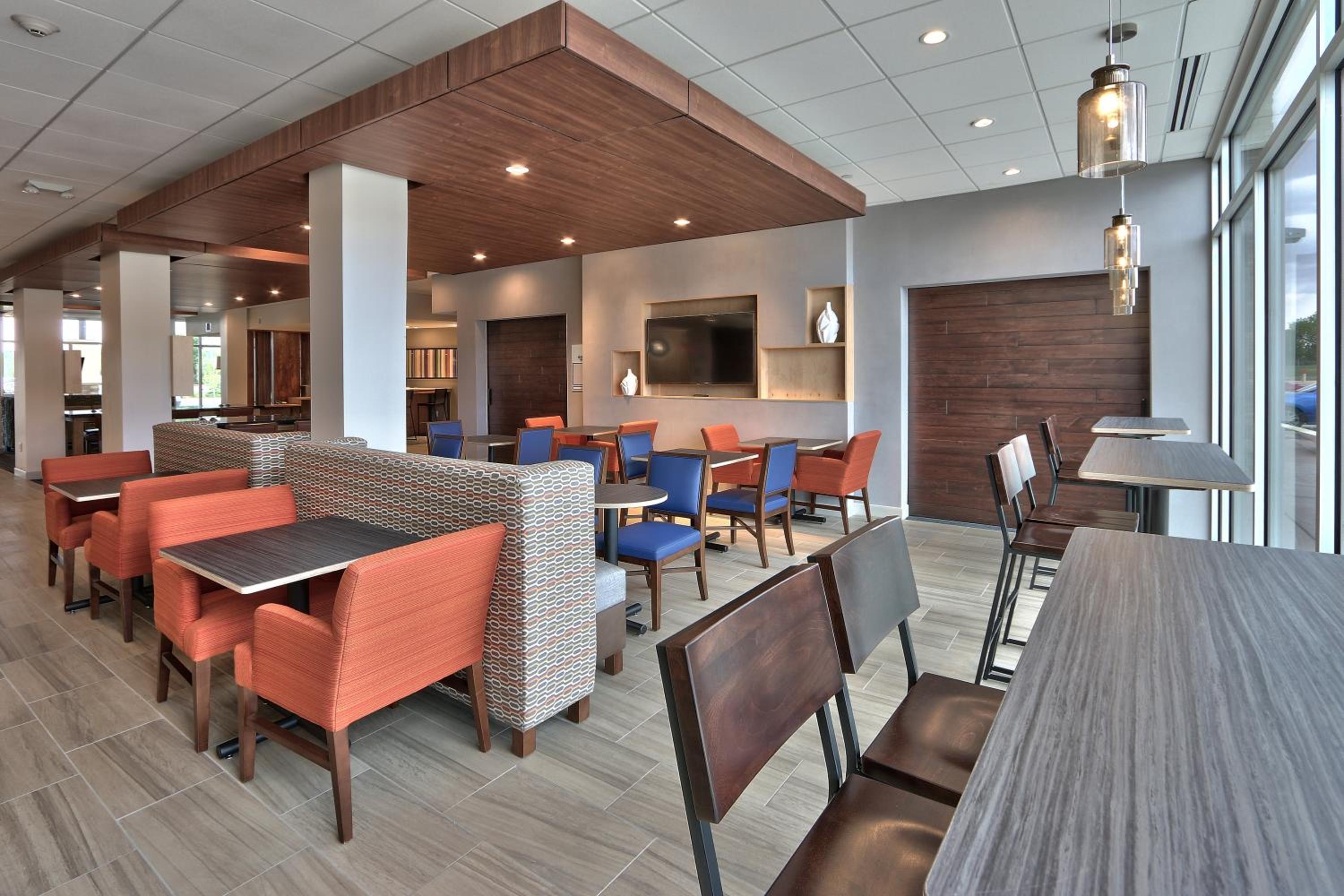 Roswell Vacations - Holiday Inn Express  Suites - Roswell, an IHG Hotel - Property Image 12