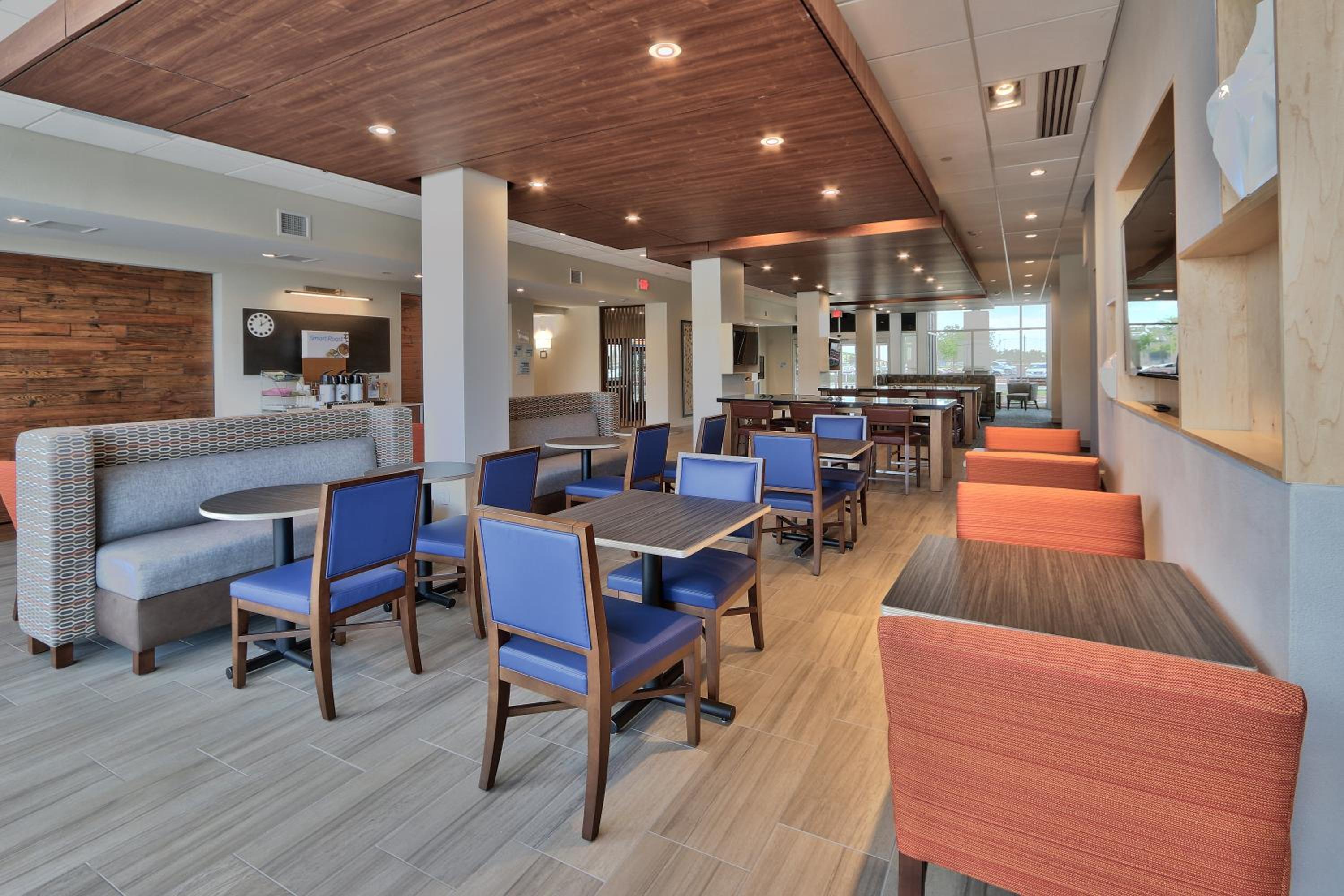 Roswell Vacations - Holiday Inn Express  Suites - Roswell, an IHG Hotel - Property Image 3
