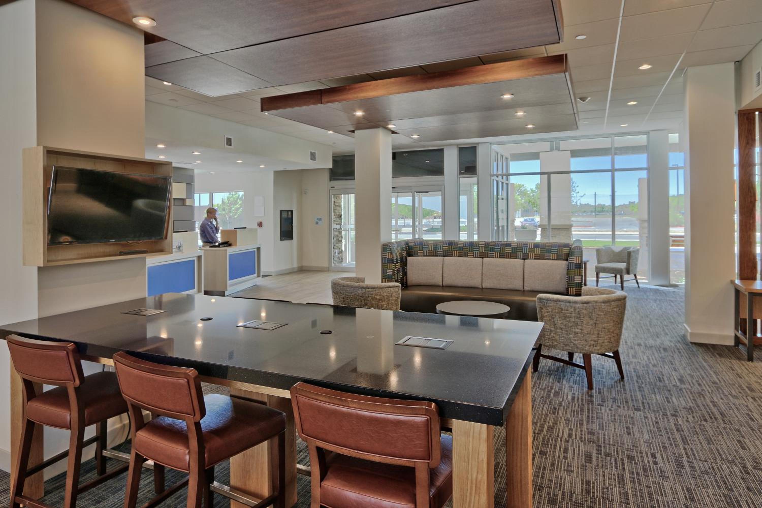 Roswell Vacations - Holiday Inn Express  Suites - Roswell, an IHG Hotel - Property Image 8