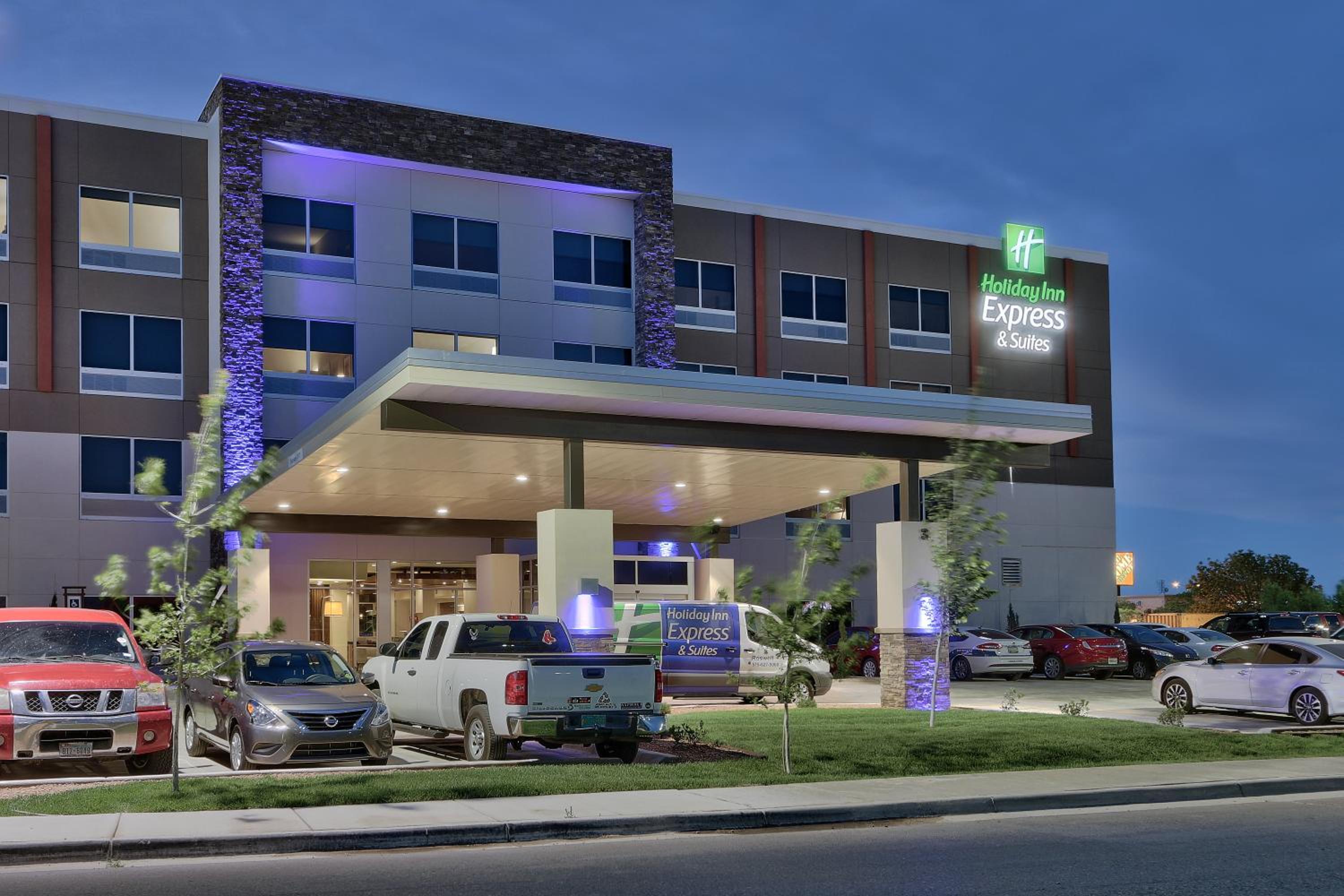 Roswell Vacations - Holiday Inn Express  Suites - Roswell, an IHG Hotel - Property Image 11