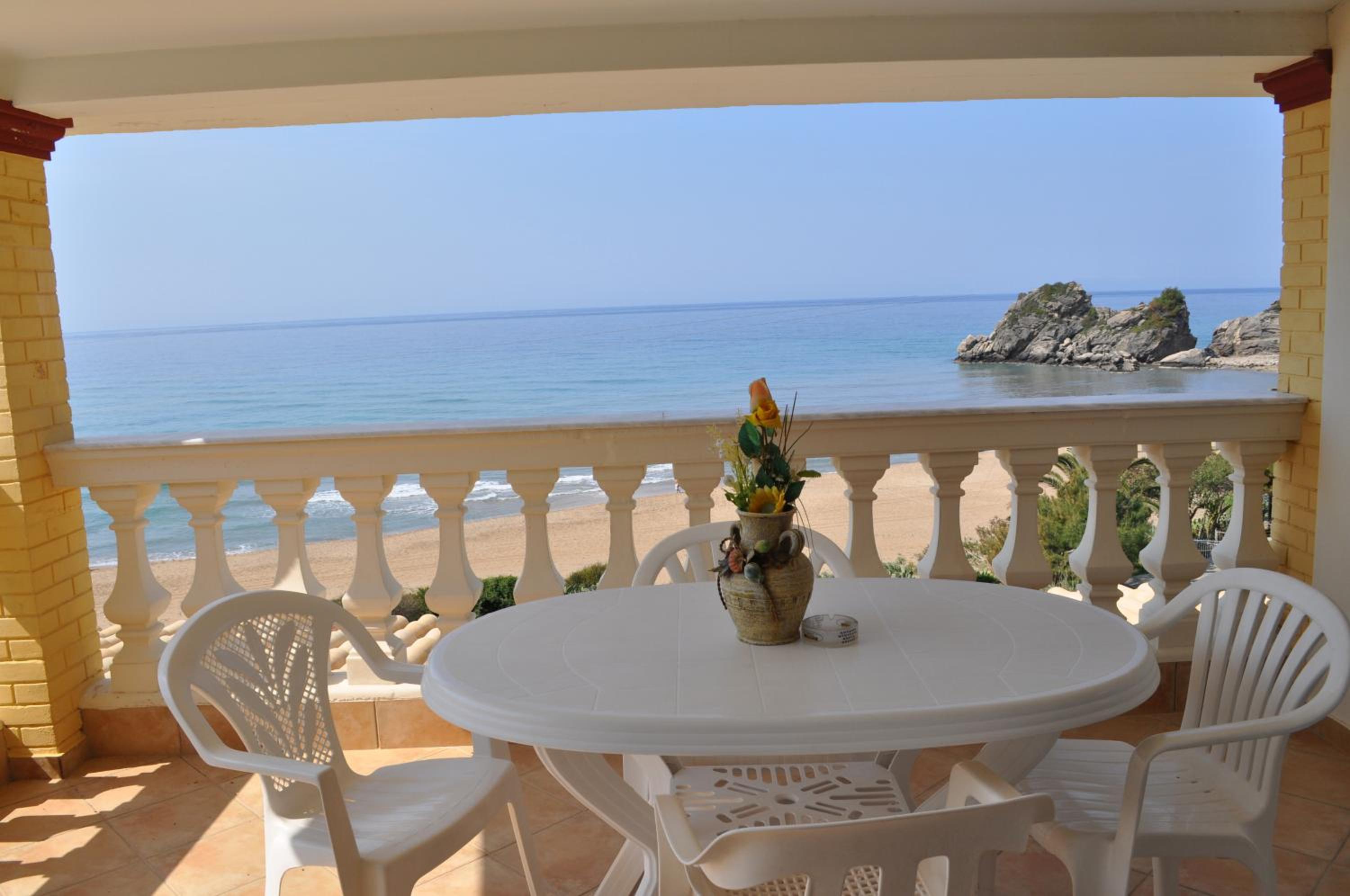 Beachfront House Tolis - Pelekas Beach