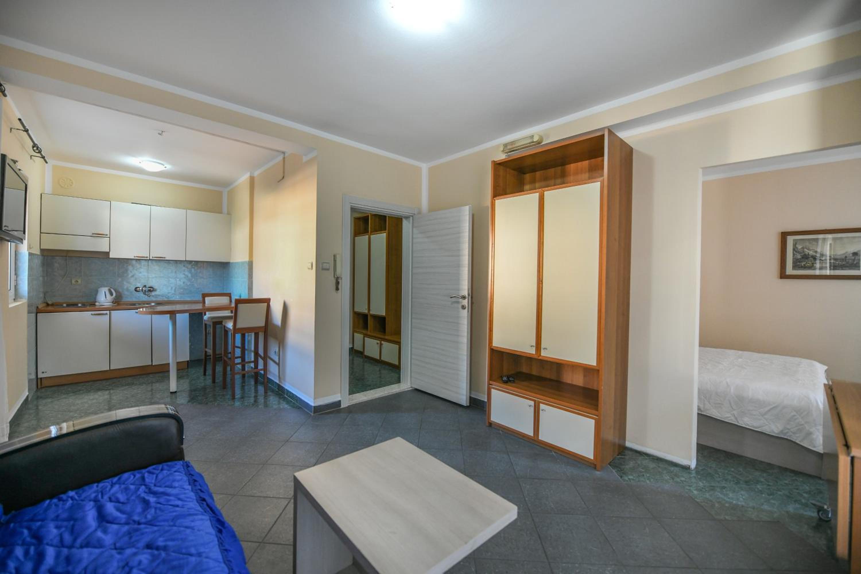 Jolly Apartments