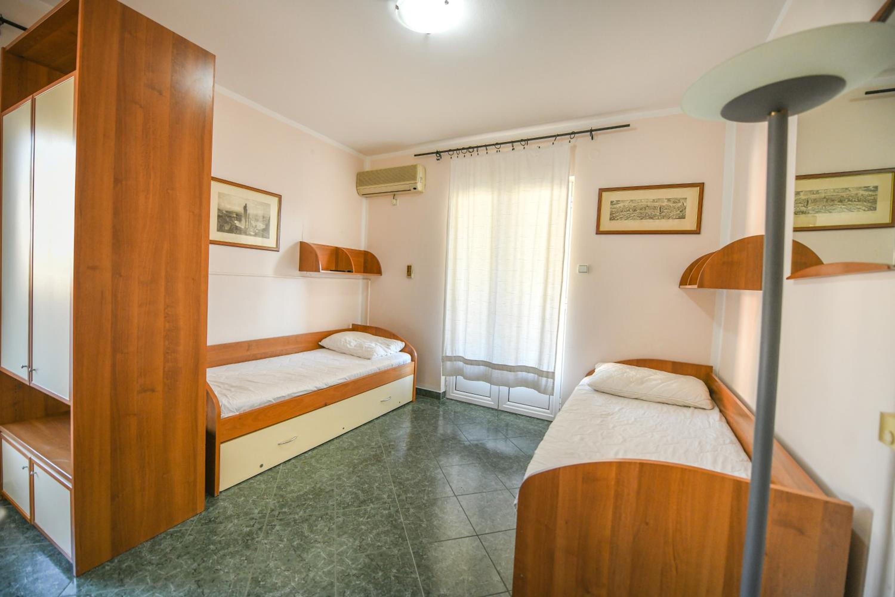 Jolly Apartments