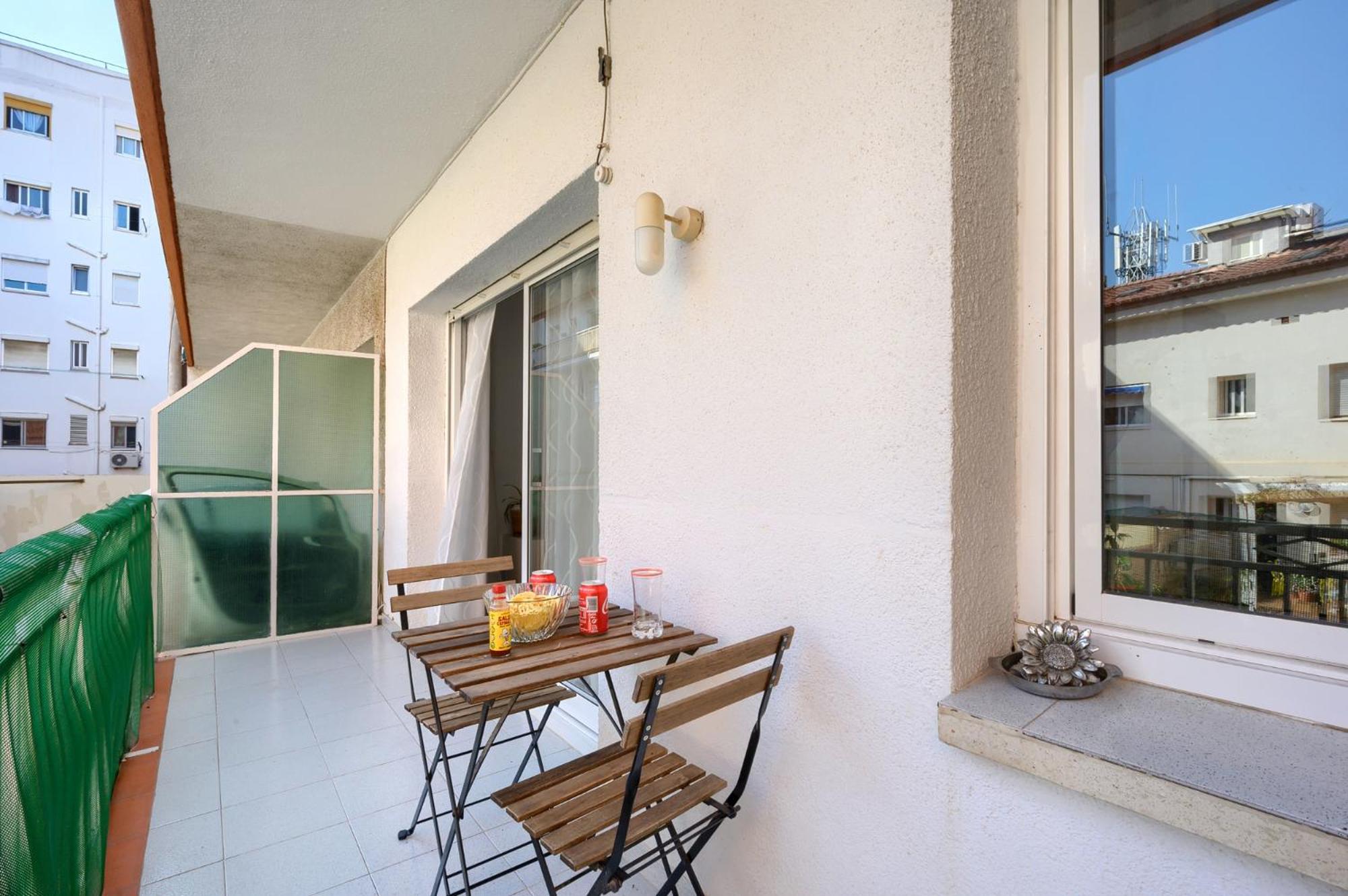 Apartamento Centric para 6 cerca de a playa y el tren view 4