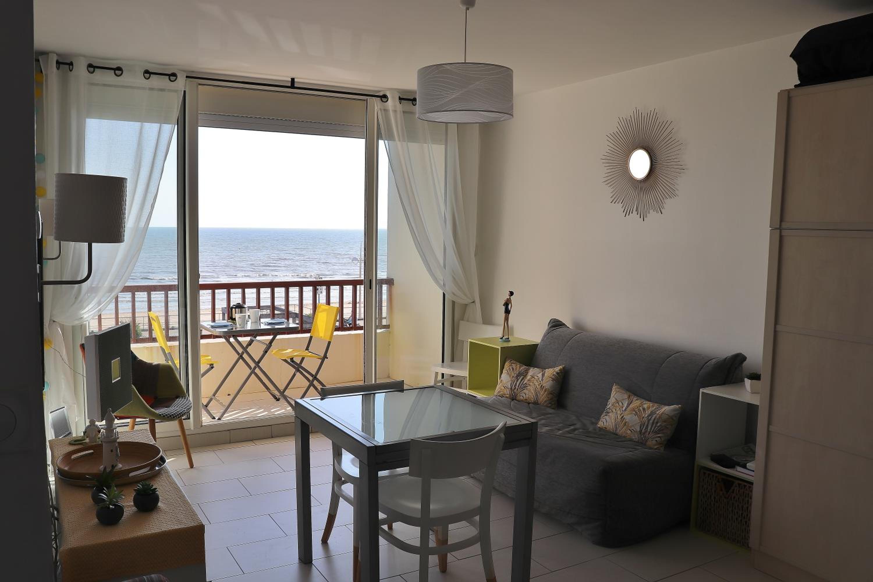 Studio Front de Mer view 2