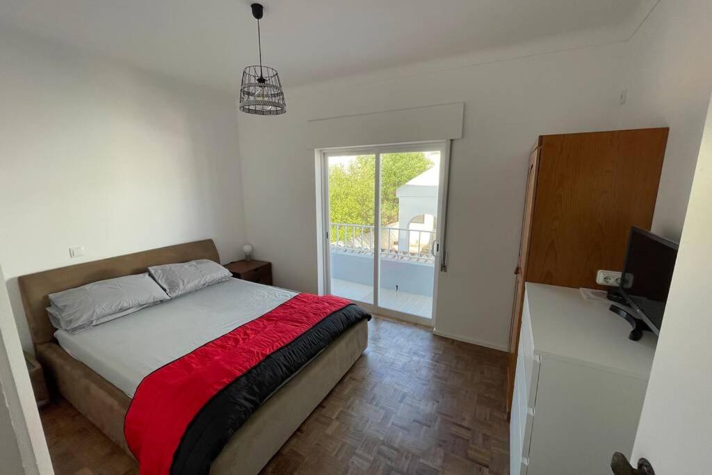 Spacious Villa. Large Rooftop. 4 Bedroom Sleeps 8 view 3