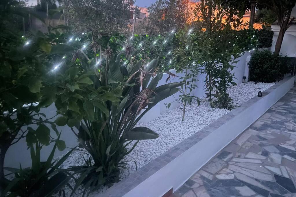 Spacious Villa. Large Rooftop. 4 Bedroom Sleeps 8 view 5