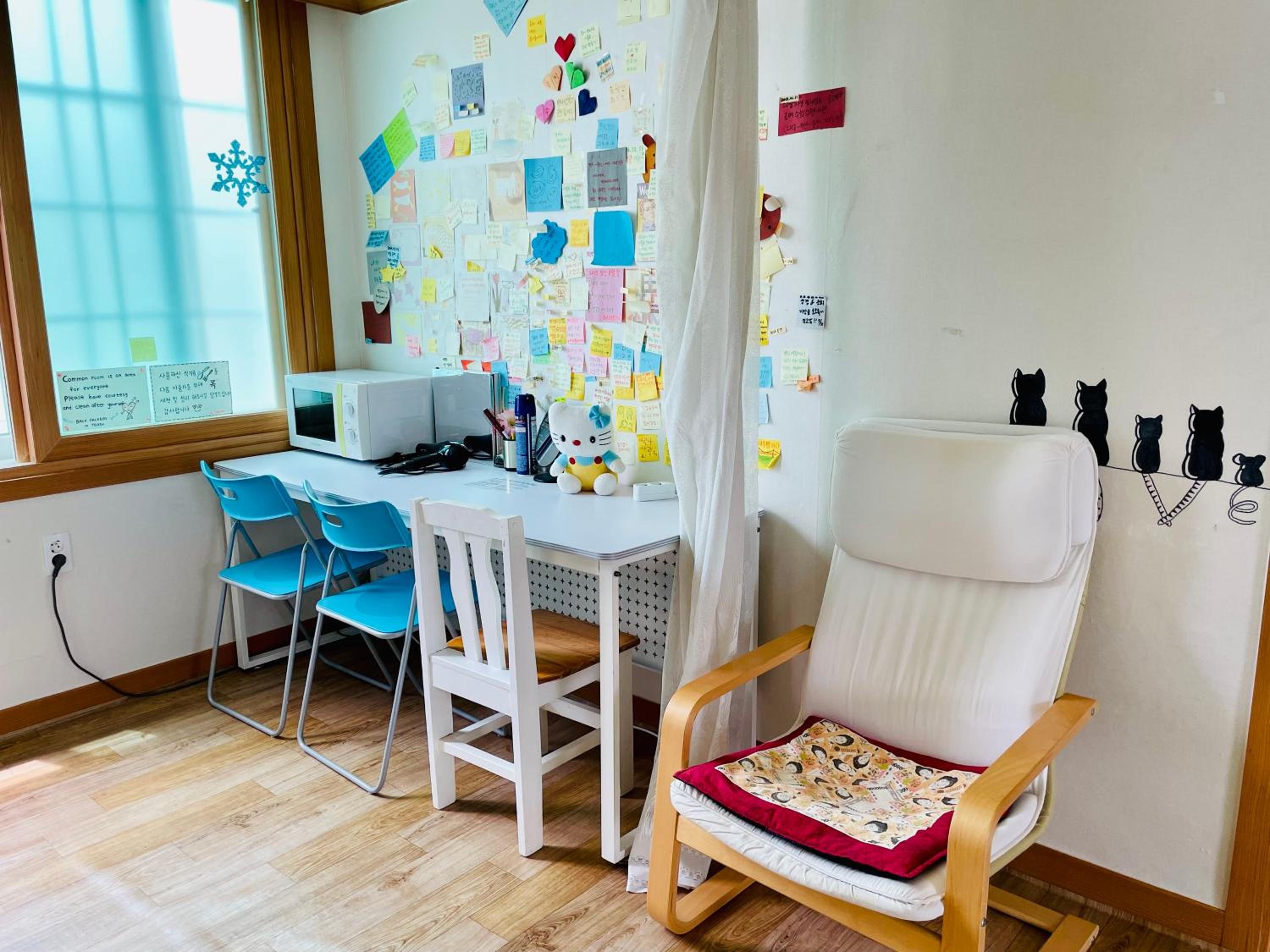 Backpackers In Yeosu