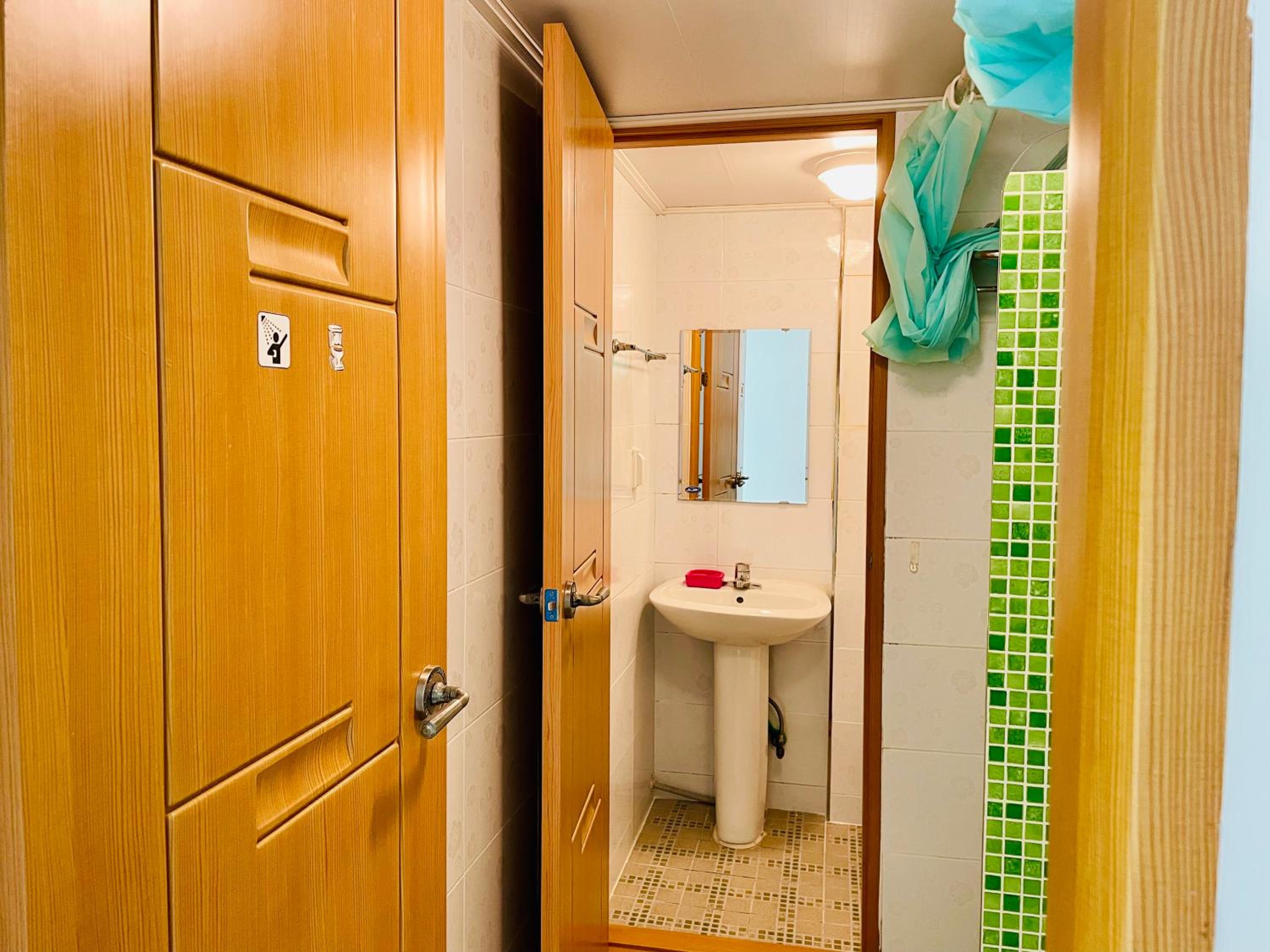 Backpackers In Yeosu