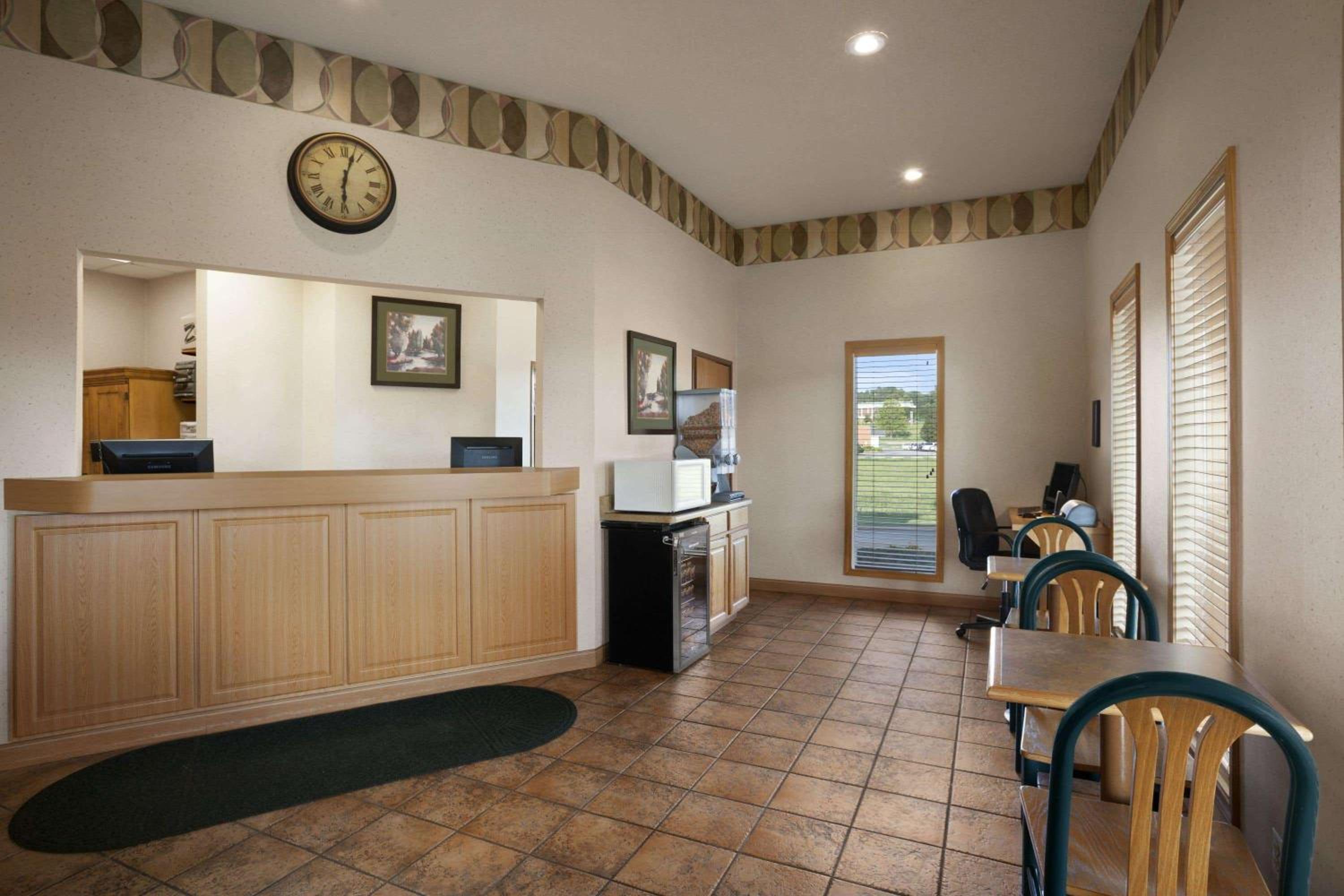 Super 8 by Wyndham Collinsville St. Louis view 2