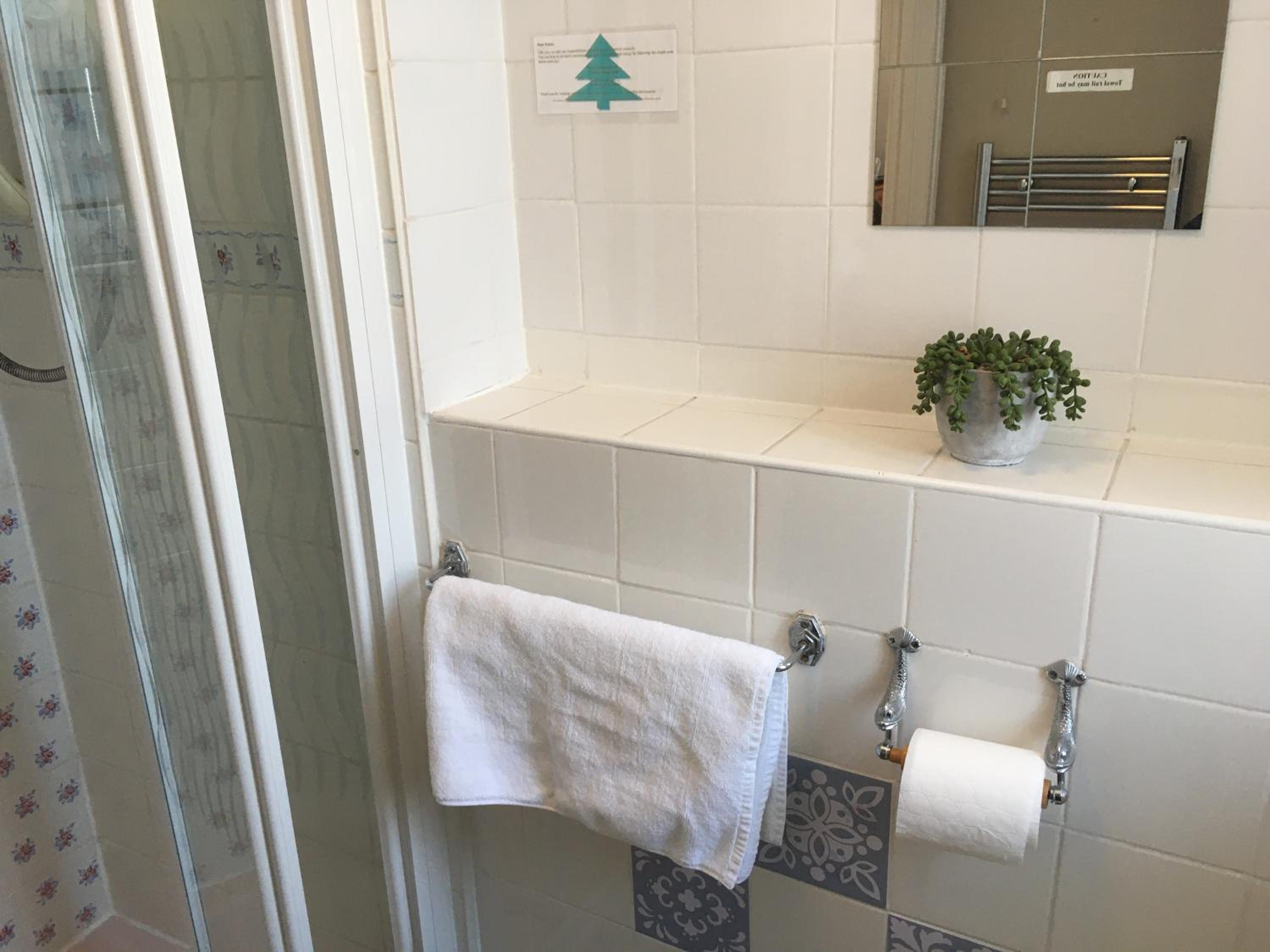 Torquay Vacations - Newburgh Guesthouse - Property Image 4