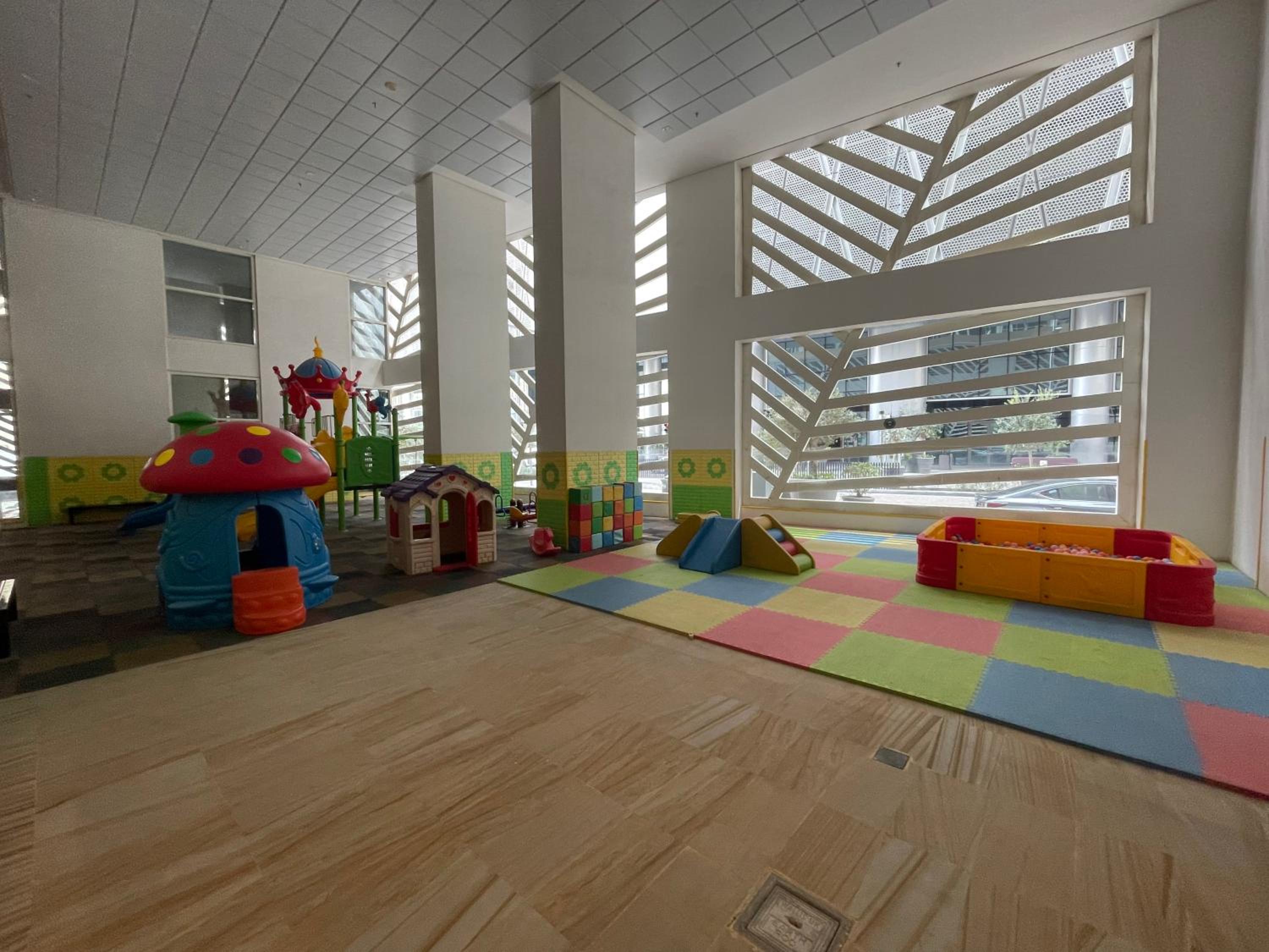 Peaceful Oasis 3BR+kids, 7 min walk to Dubai Mall