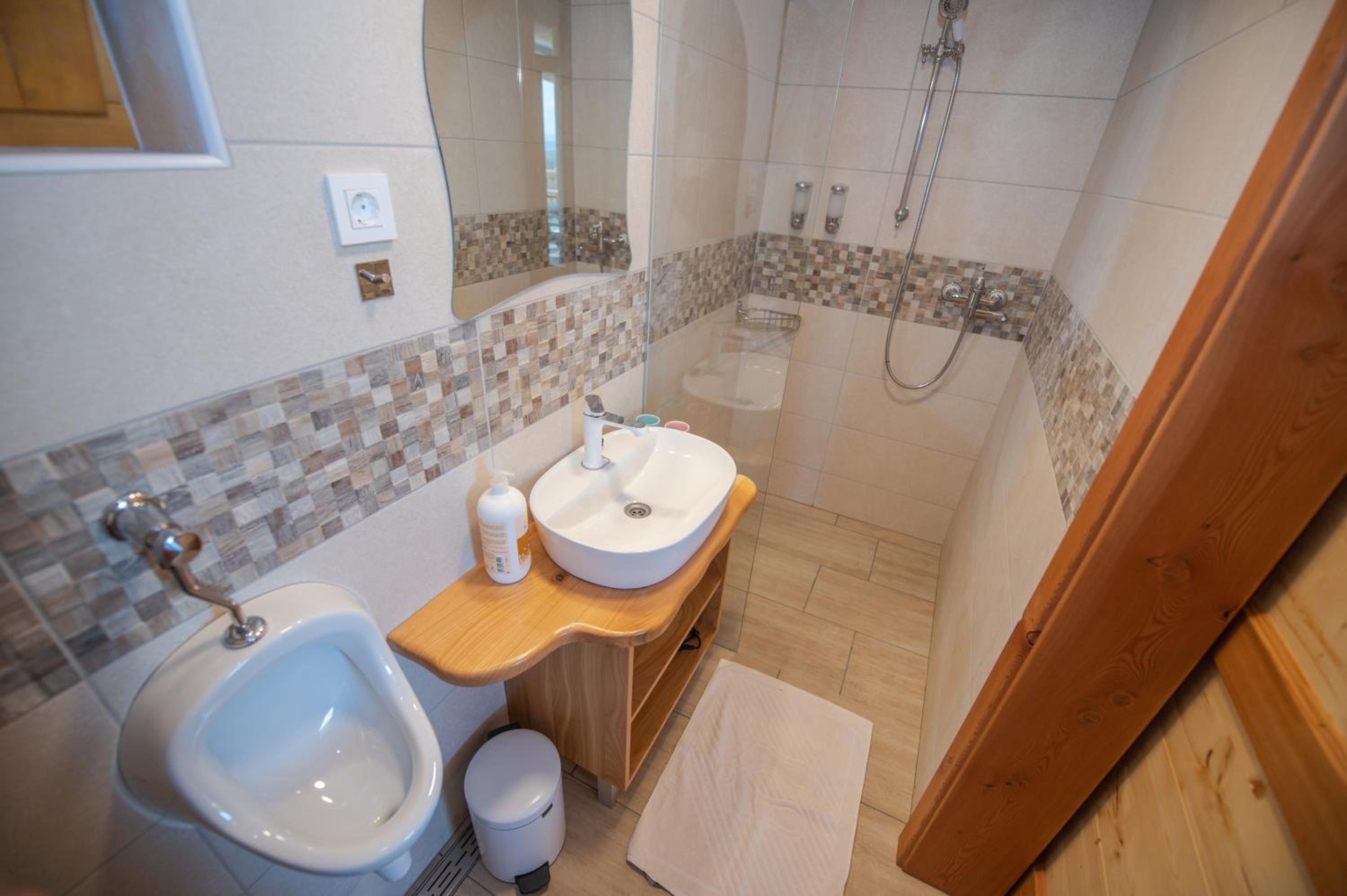 Photo 33