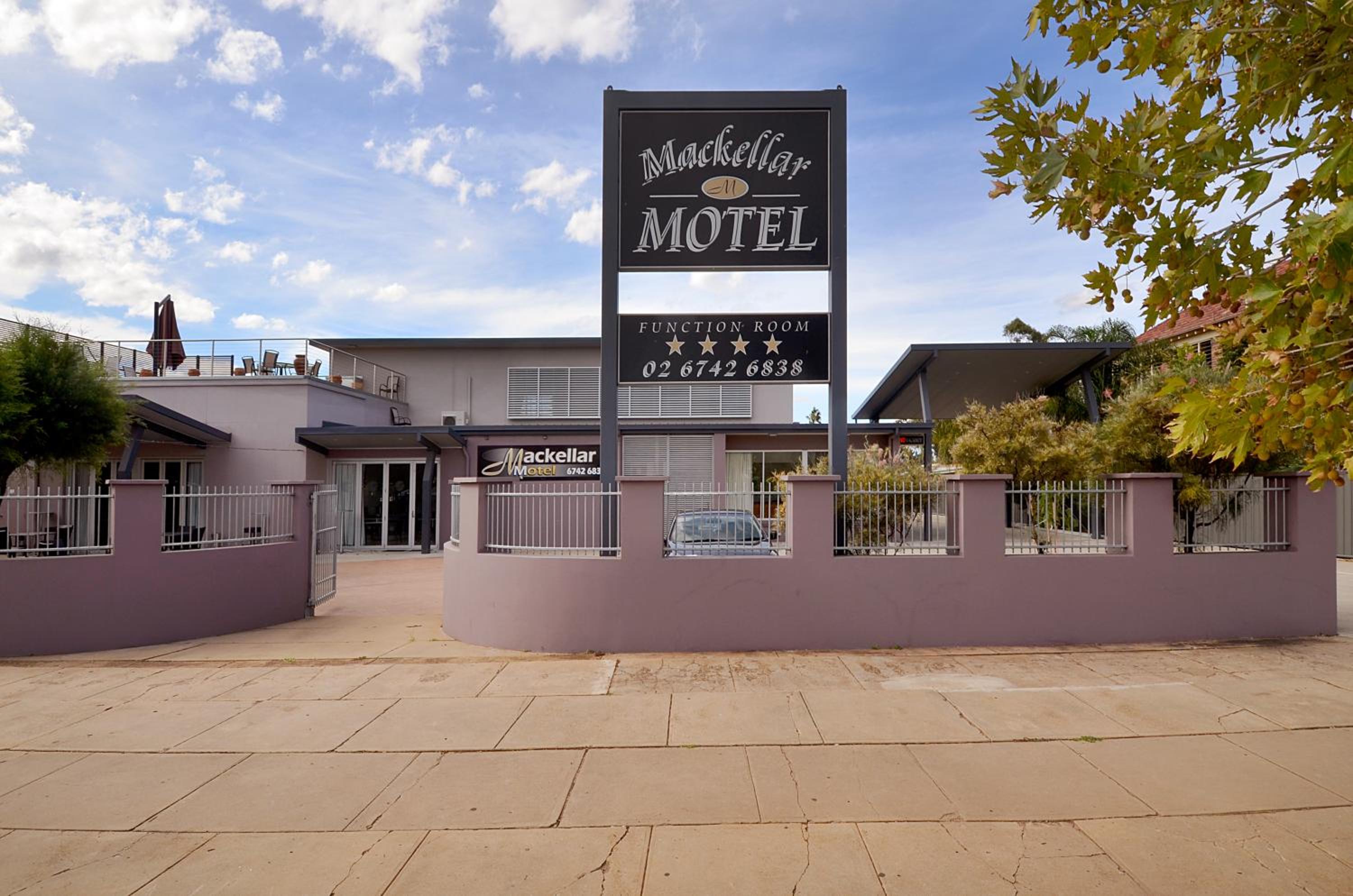 Mackellar Motel