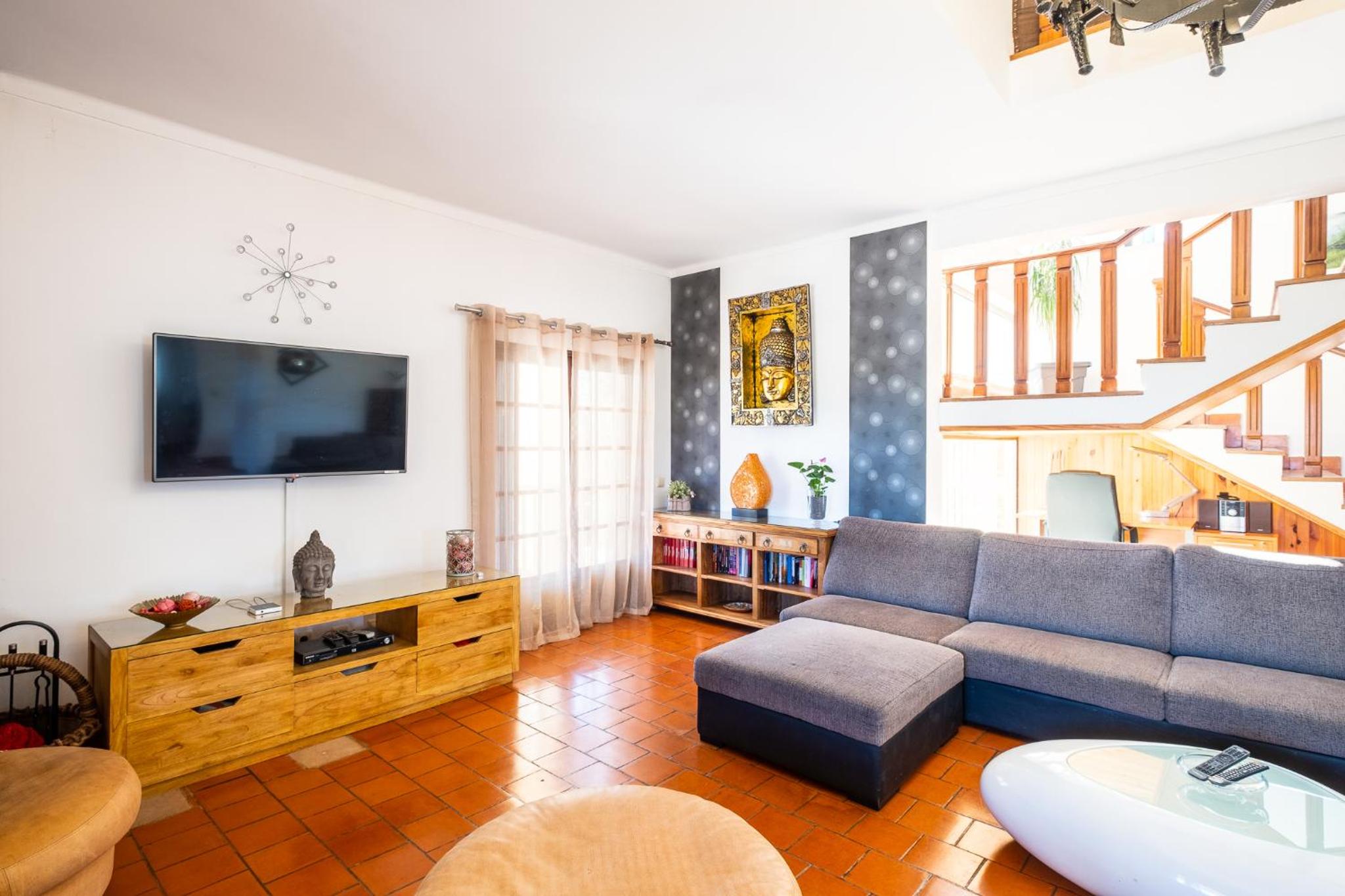 Five Bedrooms Villa, heated pool, Hot Tub and Free WIFI, lots of space view 5