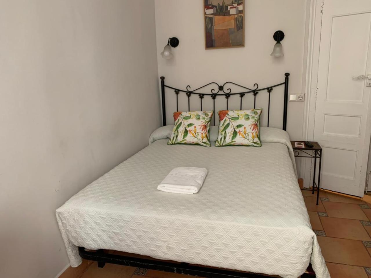 Casa Consell Gran Via, Guest House