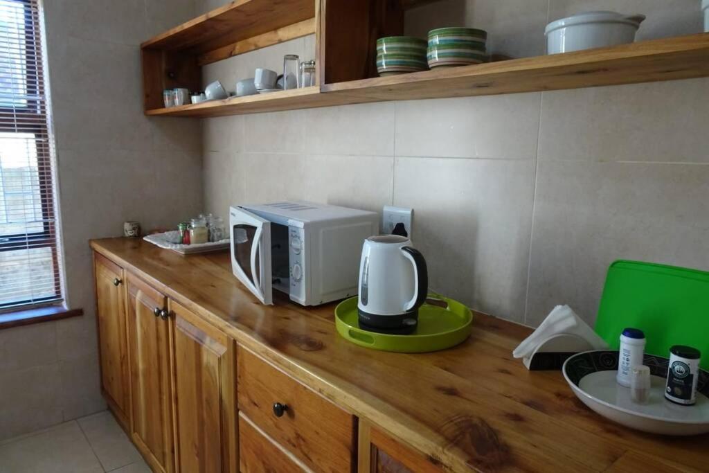 Lovely 2-bedroom apartment with free parking on premises view 4