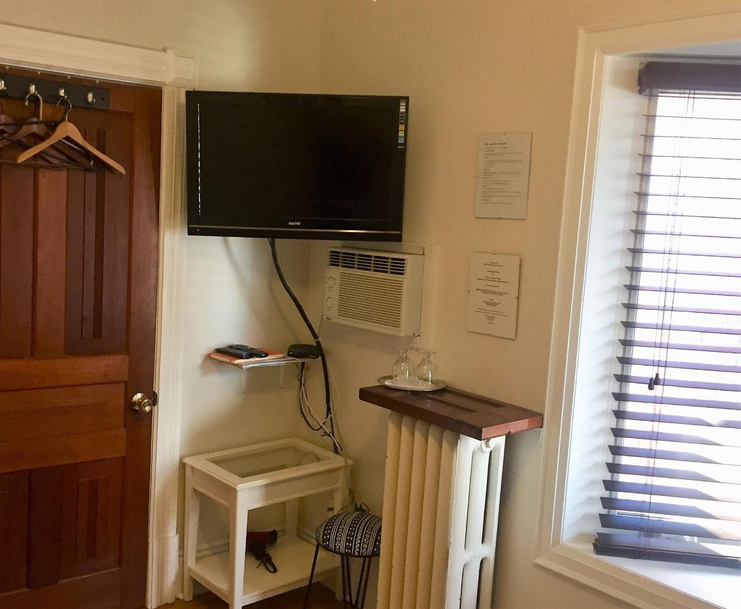 Ellis House Bed & Breakfast