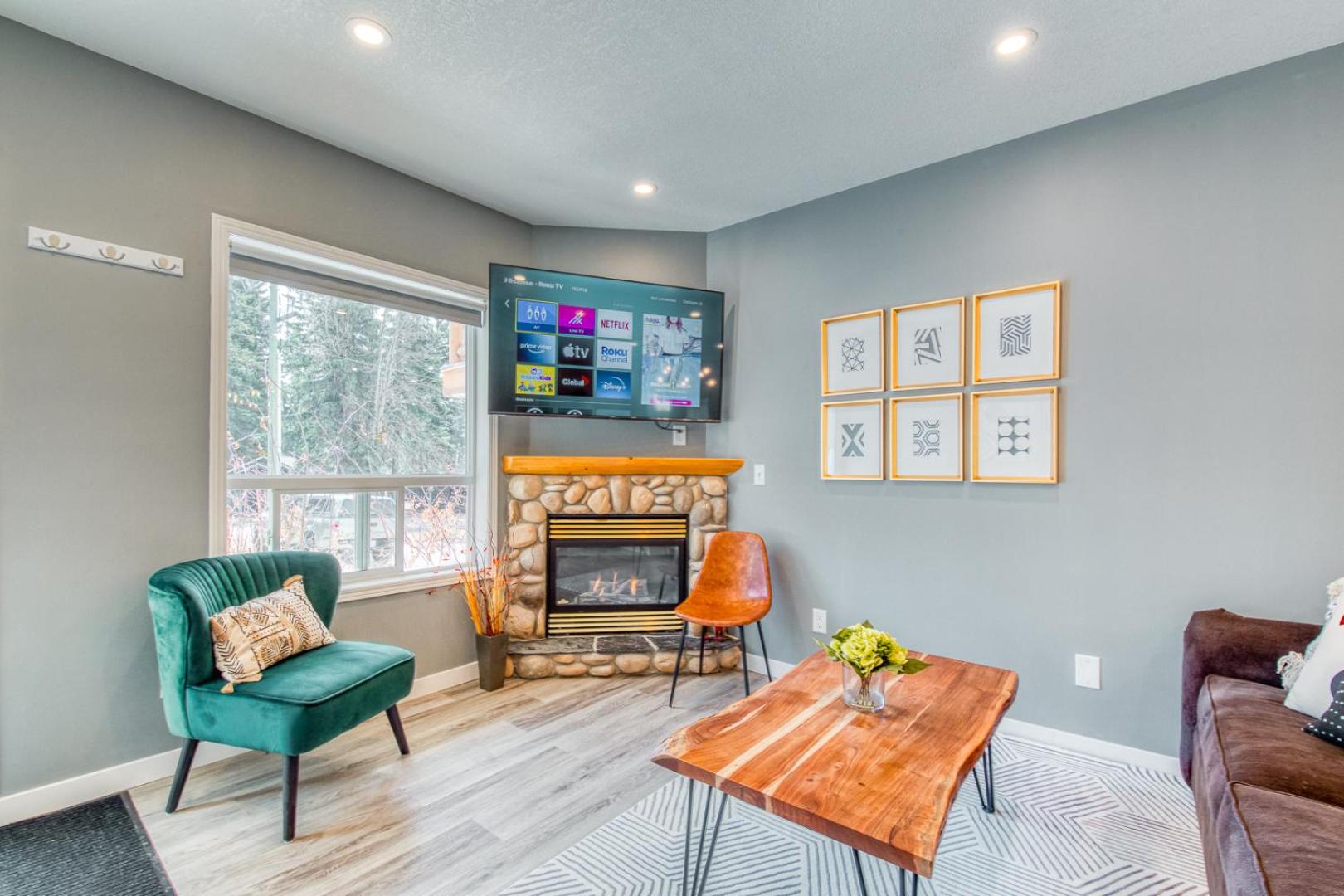 Beautiful Newly Reno 2BDM 2 Bth Sleep up to 6 Adults & Kids Mountain View Townhouse Suite